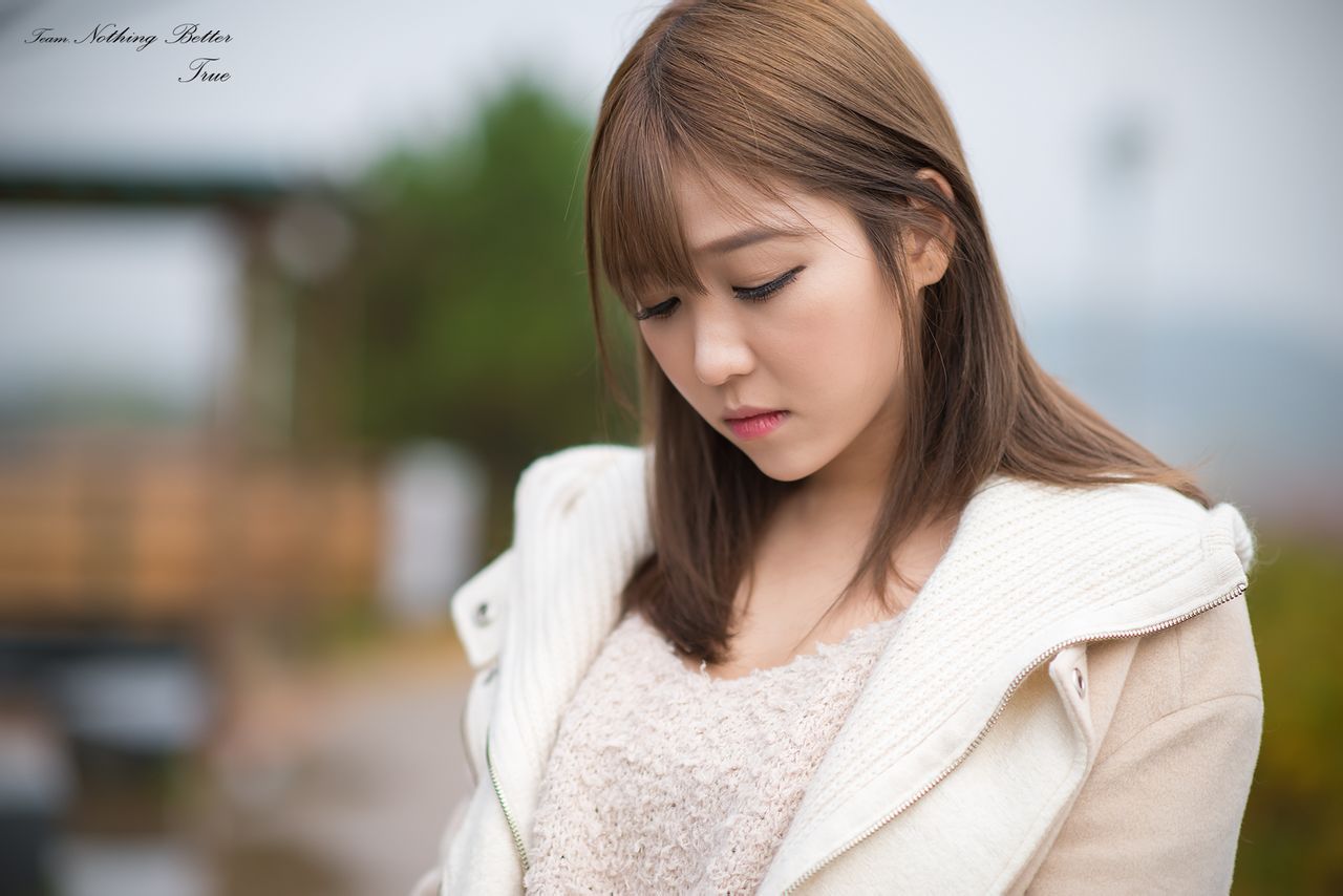 极品韩国美女李恩慧《下雨天街拍》 