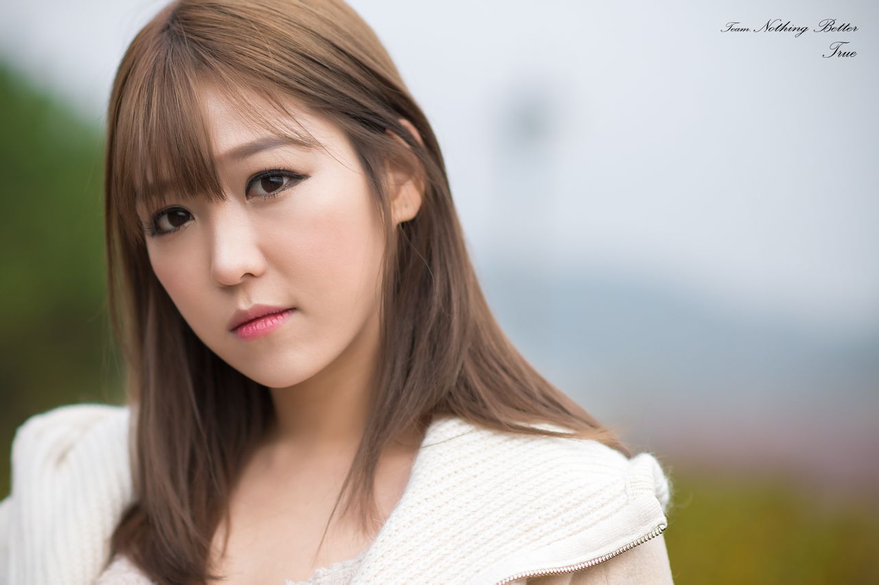 极品韩国美女李恩慧《下雨天街拍》 
