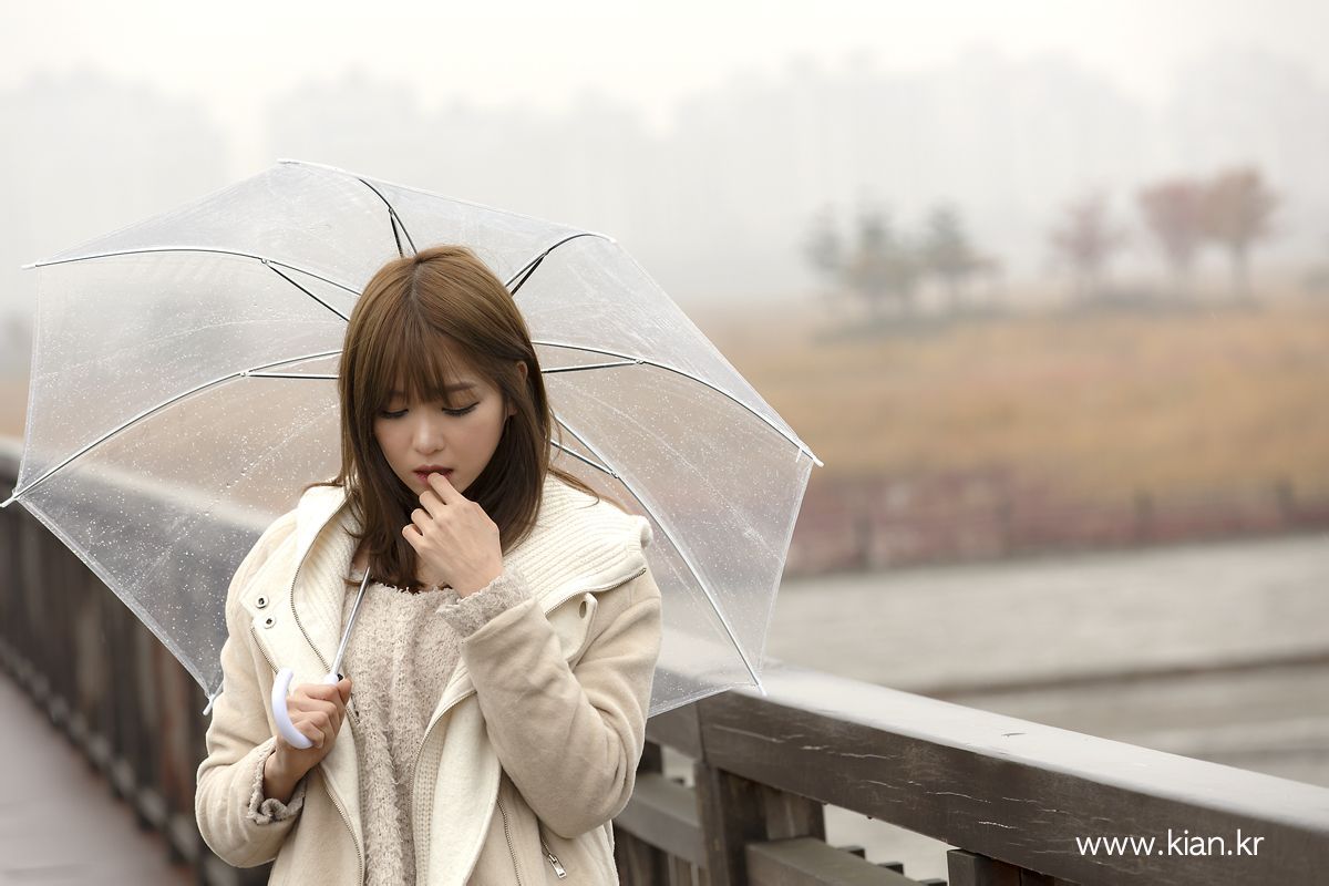 极品韩国美女李恩慧《下雨天街拍》 