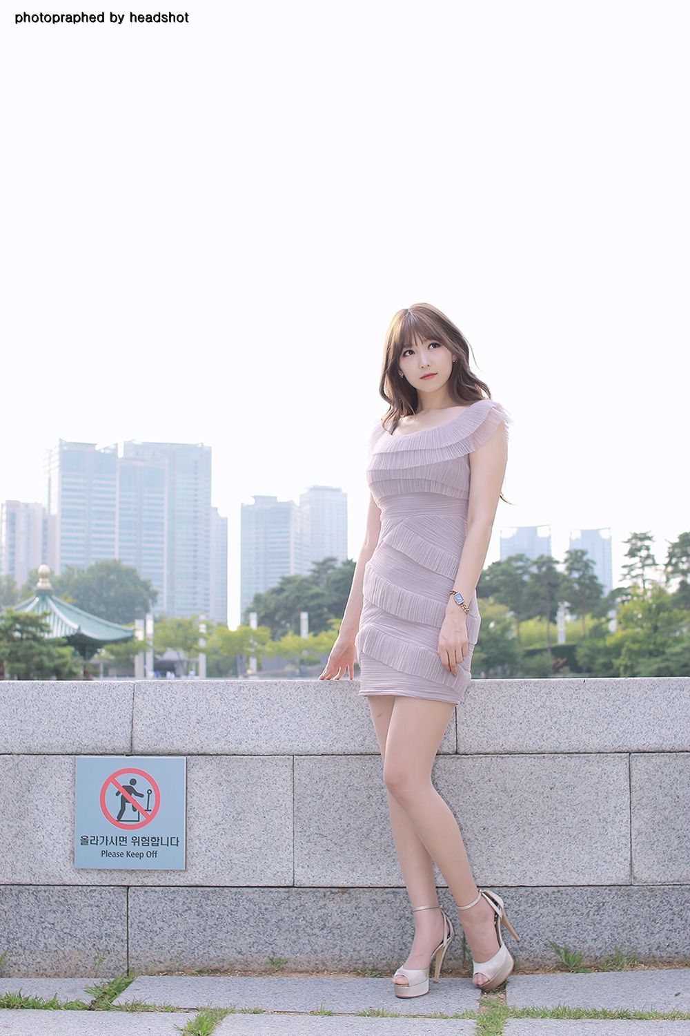李仁慧《极品公园超短裙气质女神》