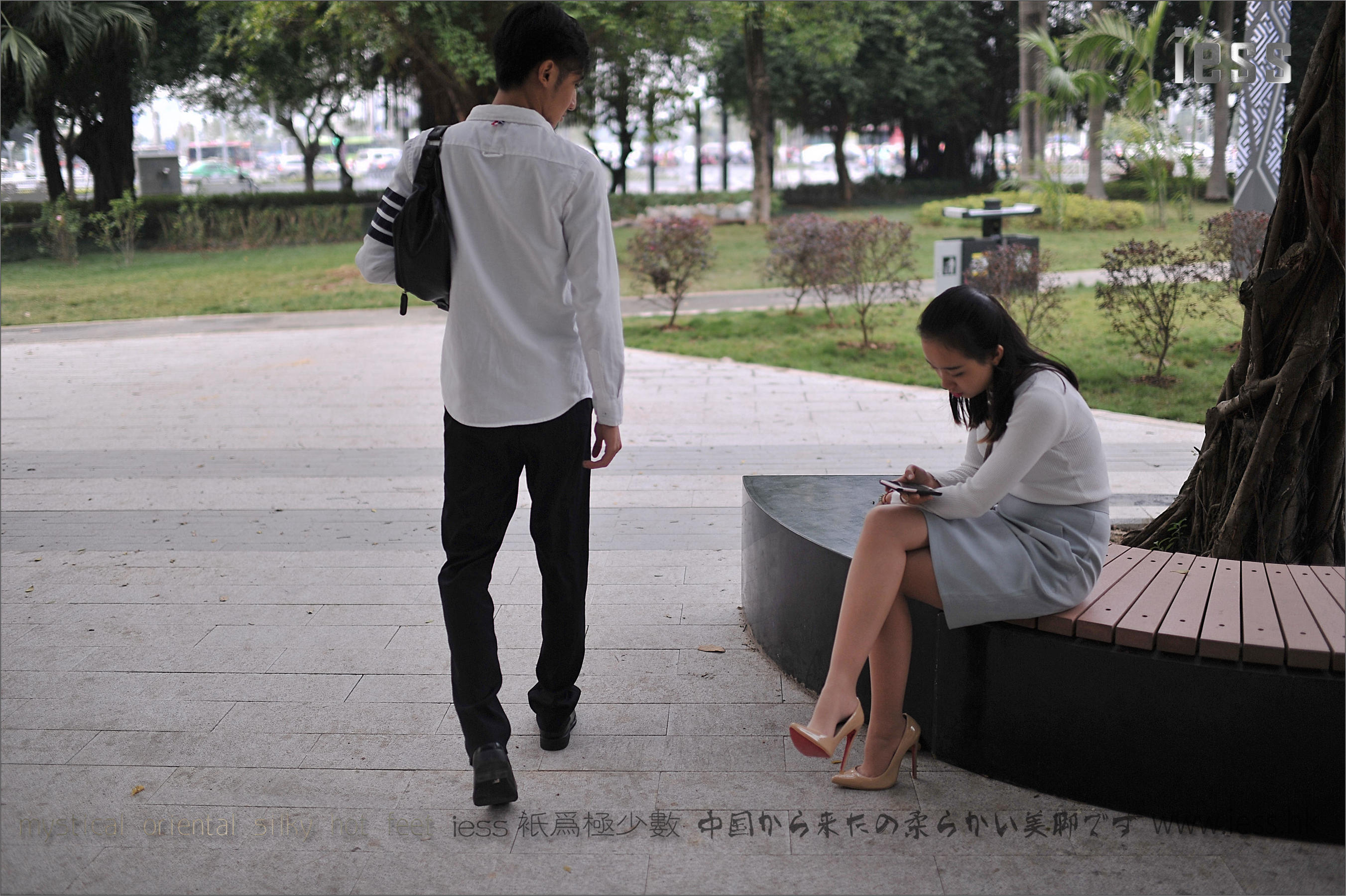 丝足便当127 张馨月《户外丝袜》[IESS异思趣向] 