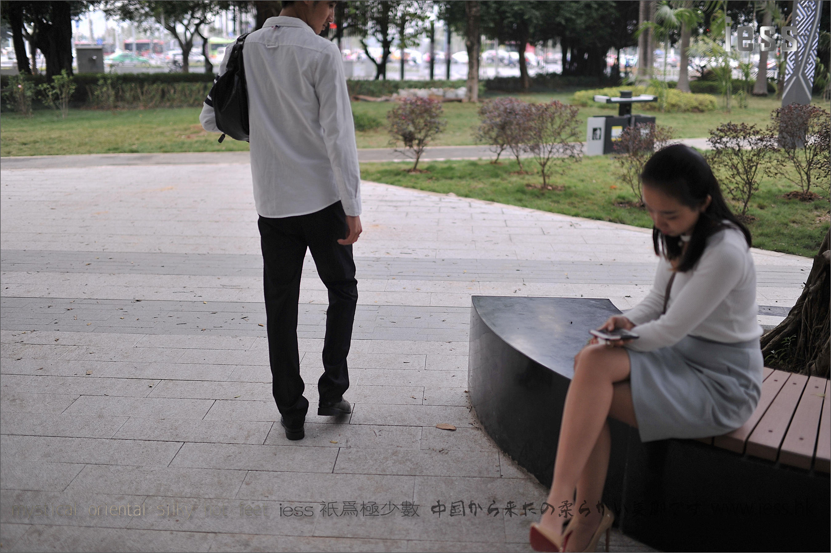 丝足便当127 张馨月《户外丝袜》[IESS异思趣向] 