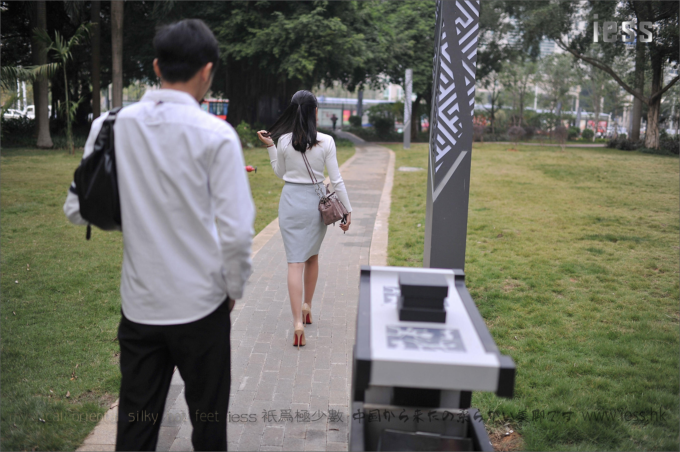 丝足便当127 张馨月《户外丝袜》[IESS异思趣向] 