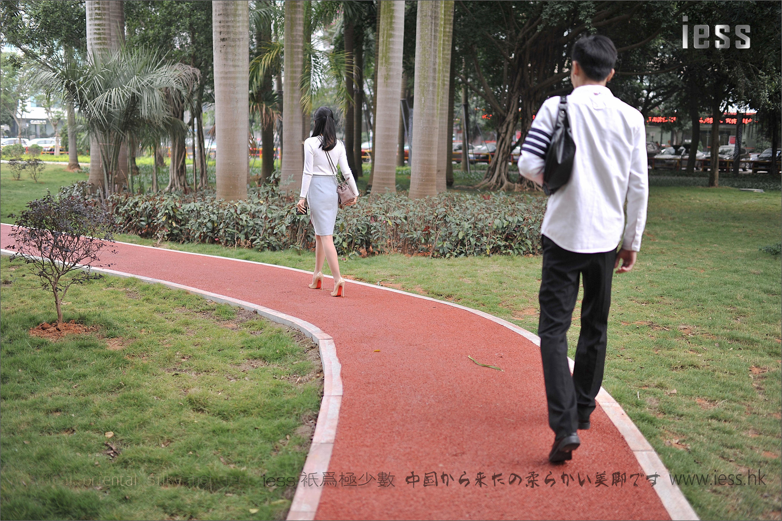 丝足便当127 张馨月《户外丝袜》[IESS异思趣向] 