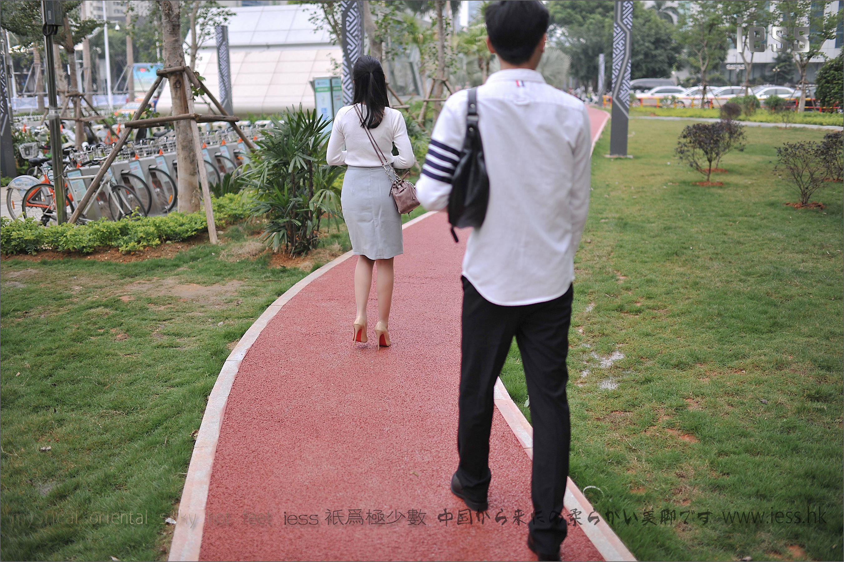 丝足便当127 张馨月《户外丝袜》[IESS异思趣向] 