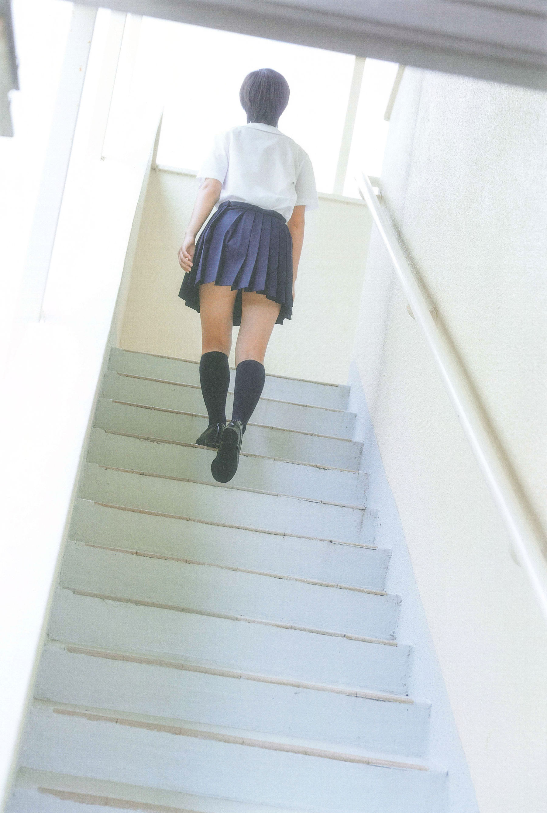 Manami Arai 新井愛瞳『セブンティーンズ?ブルー』1st写真集