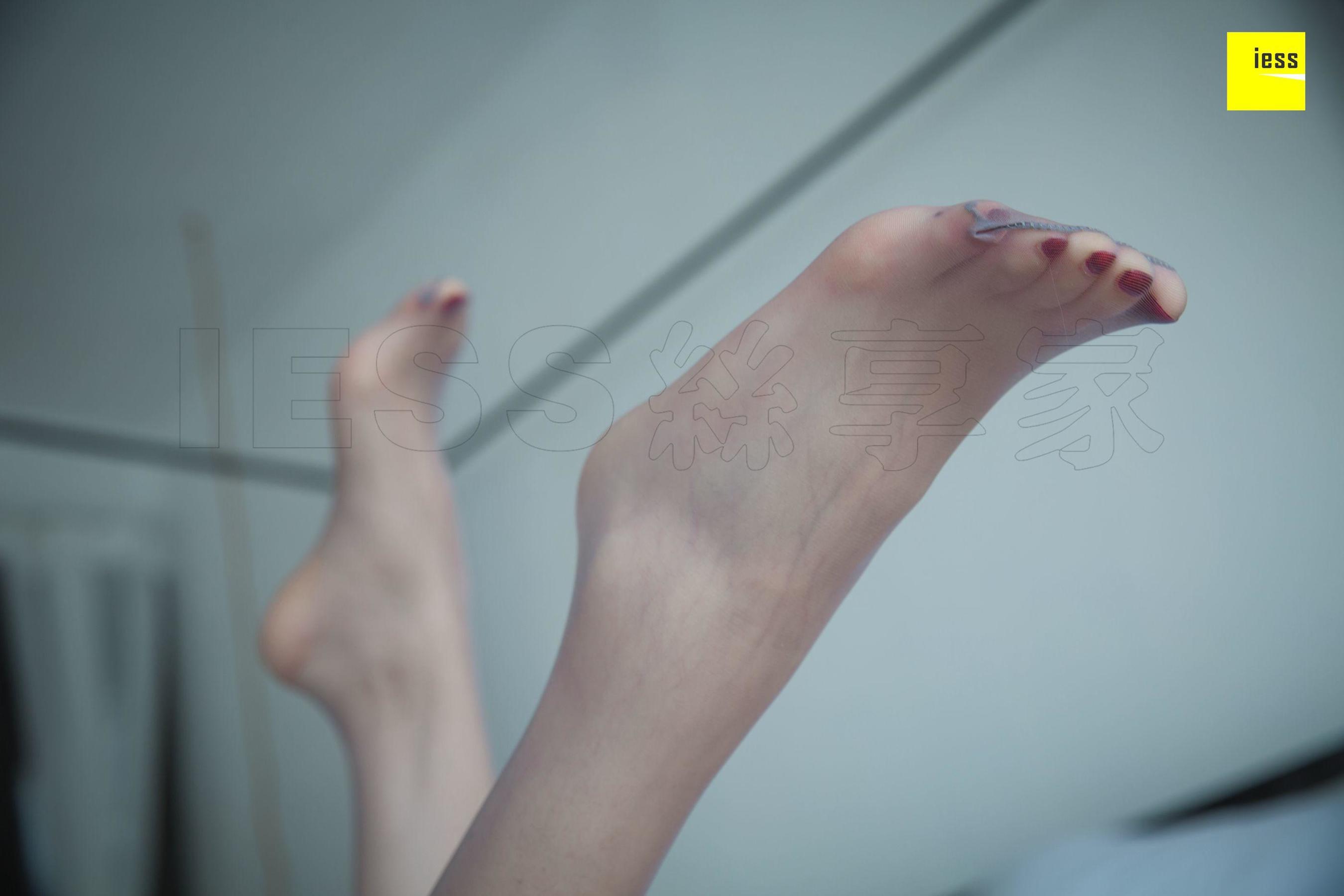 [异思趣向IESS] 模特 七七《拖鞋与高跟鞋》
