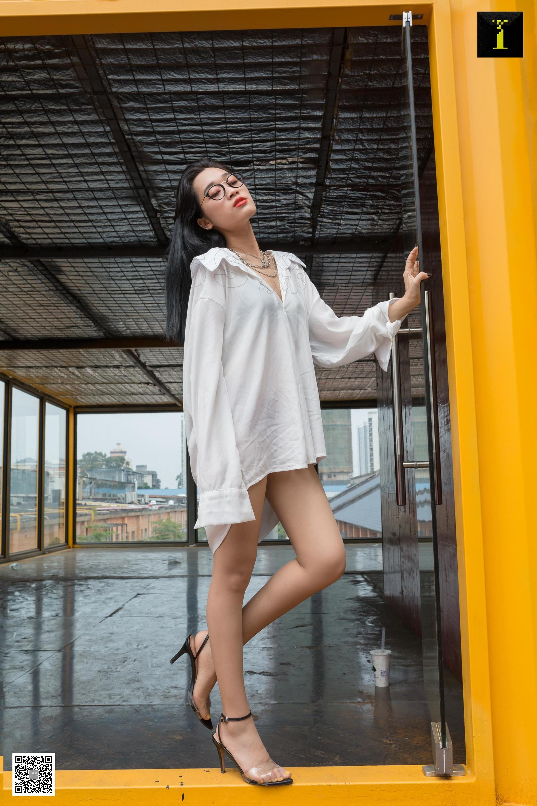 [异思趣向IESS] 模特：可乐 《男友衬衫里的温柔》