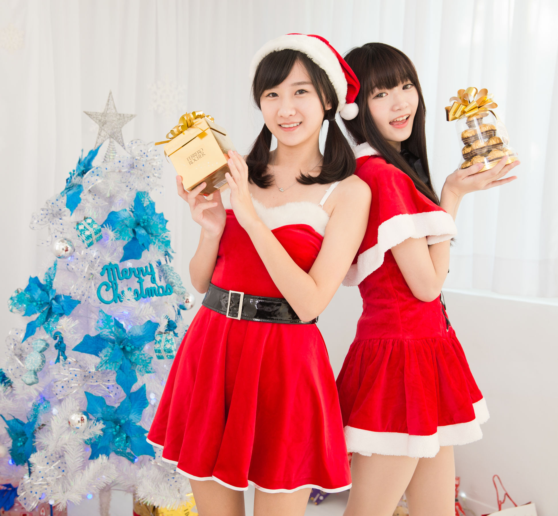 [台湾美女] 李思嫺&崔甜天 圣诞节室拍