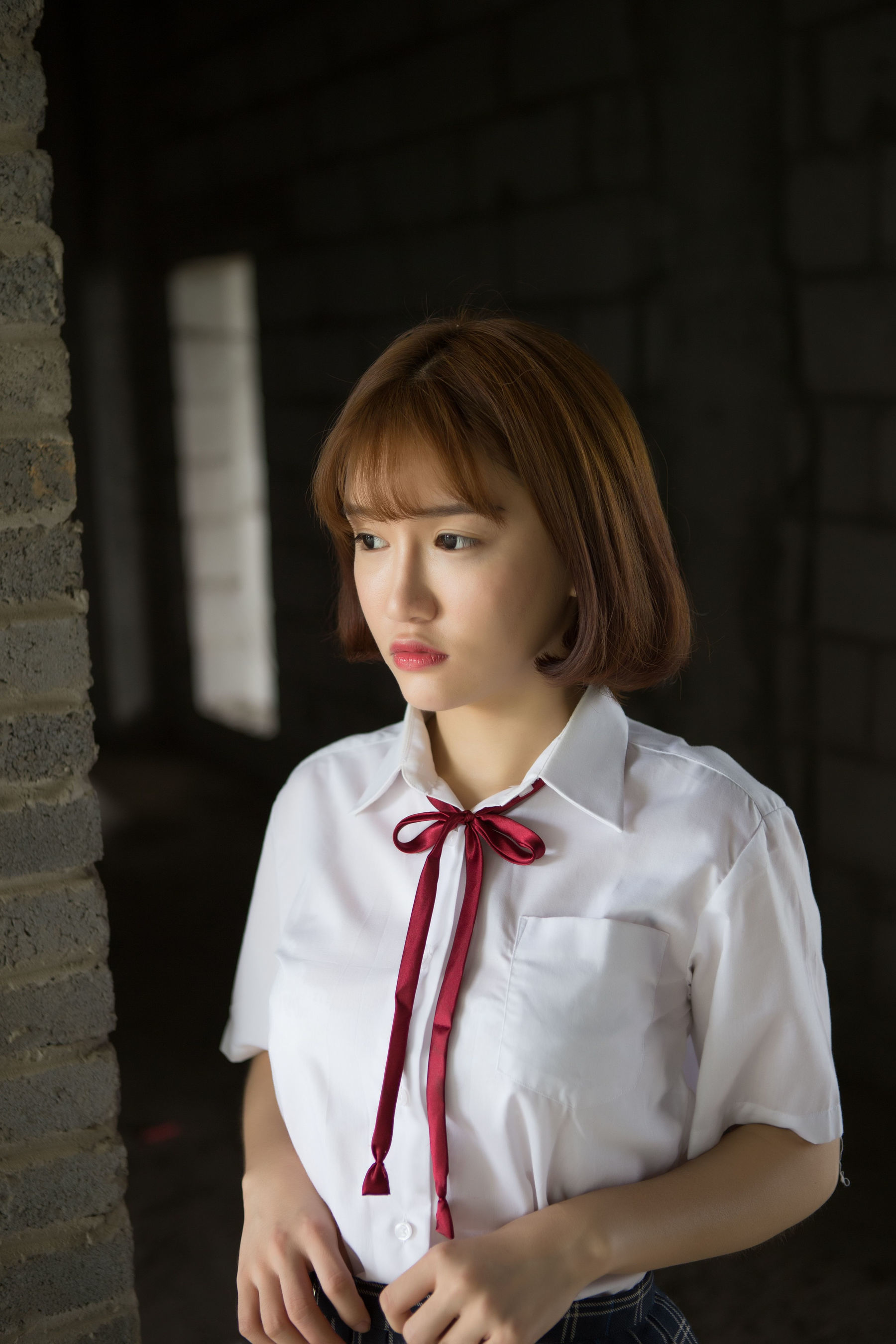 [网络美女] k8傲娇萌萌Vivian 学生装野外捆绑