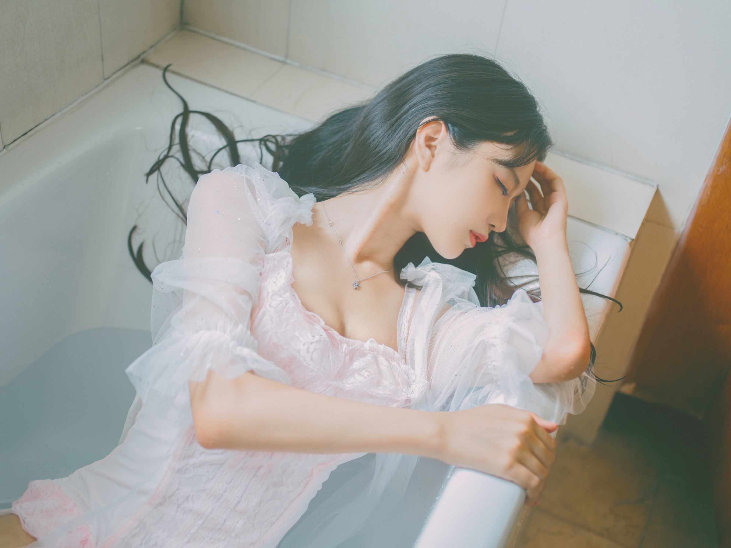 [萝莉COS] Shika小鹿鹿 - 浴缸