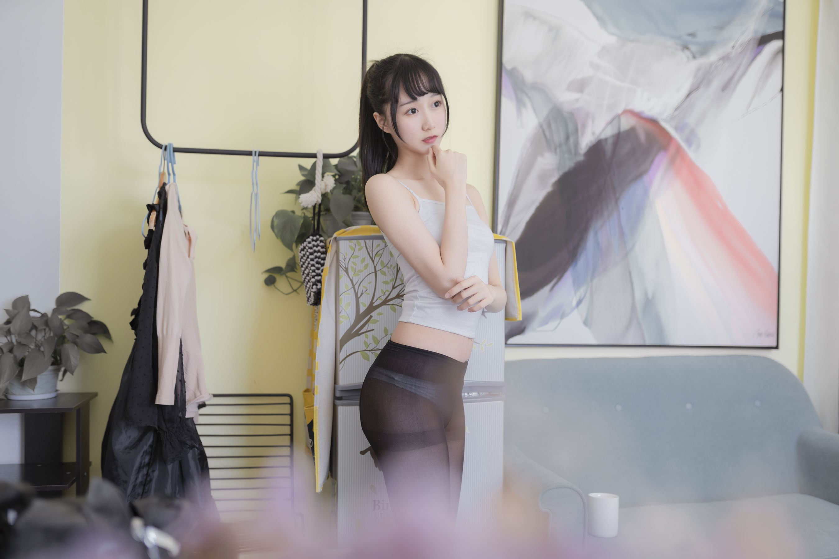 [萝莉COS] 木绵绵OwO - 背心黑丝居家