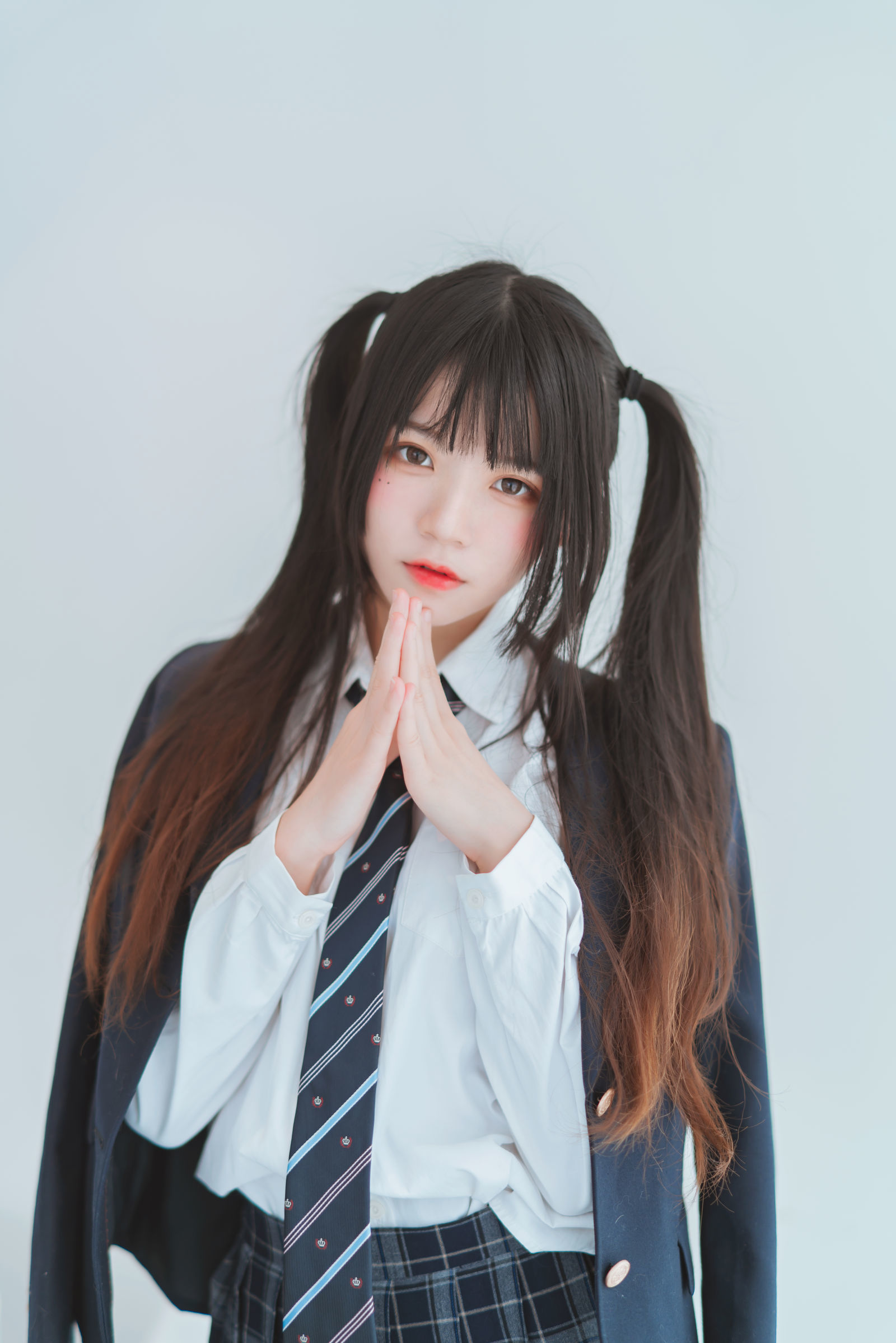 [萝莉COS] 桜桃喵 - 冬季制服丝秀