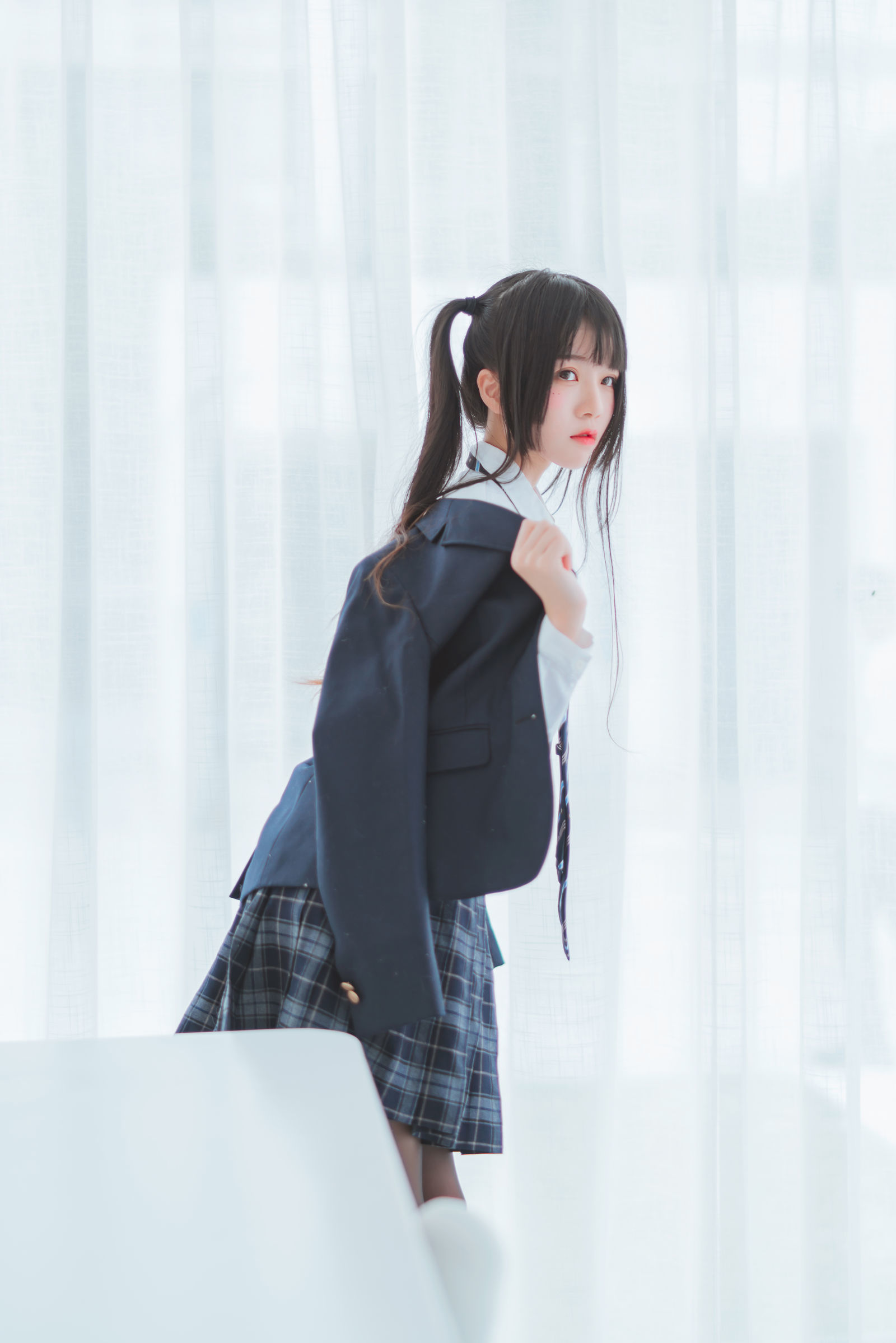 [萝莉COS] 桜桃喵 - 冬季制服丝秀