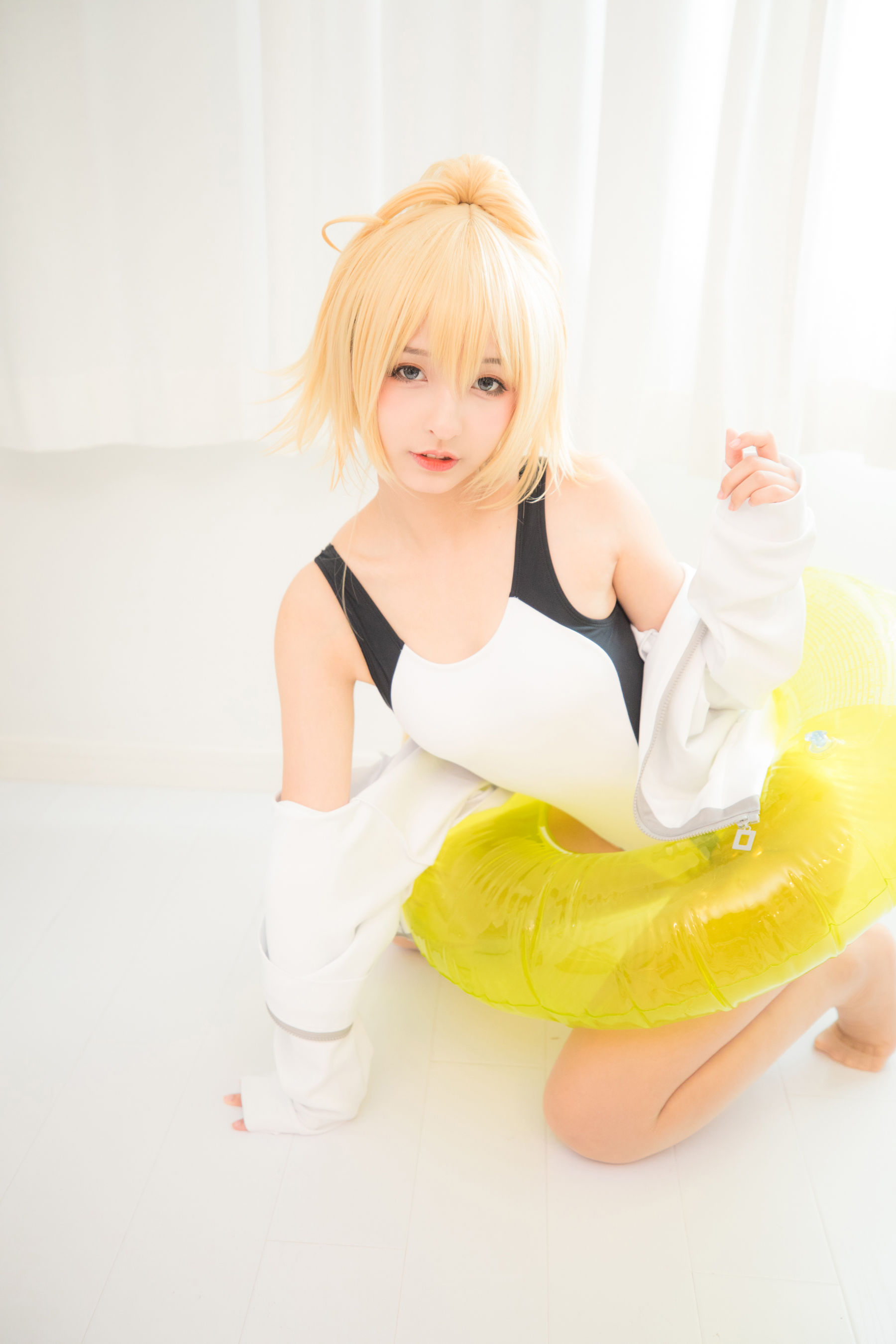 [萝莉COS] 神楽坂真冬 贞德泳装