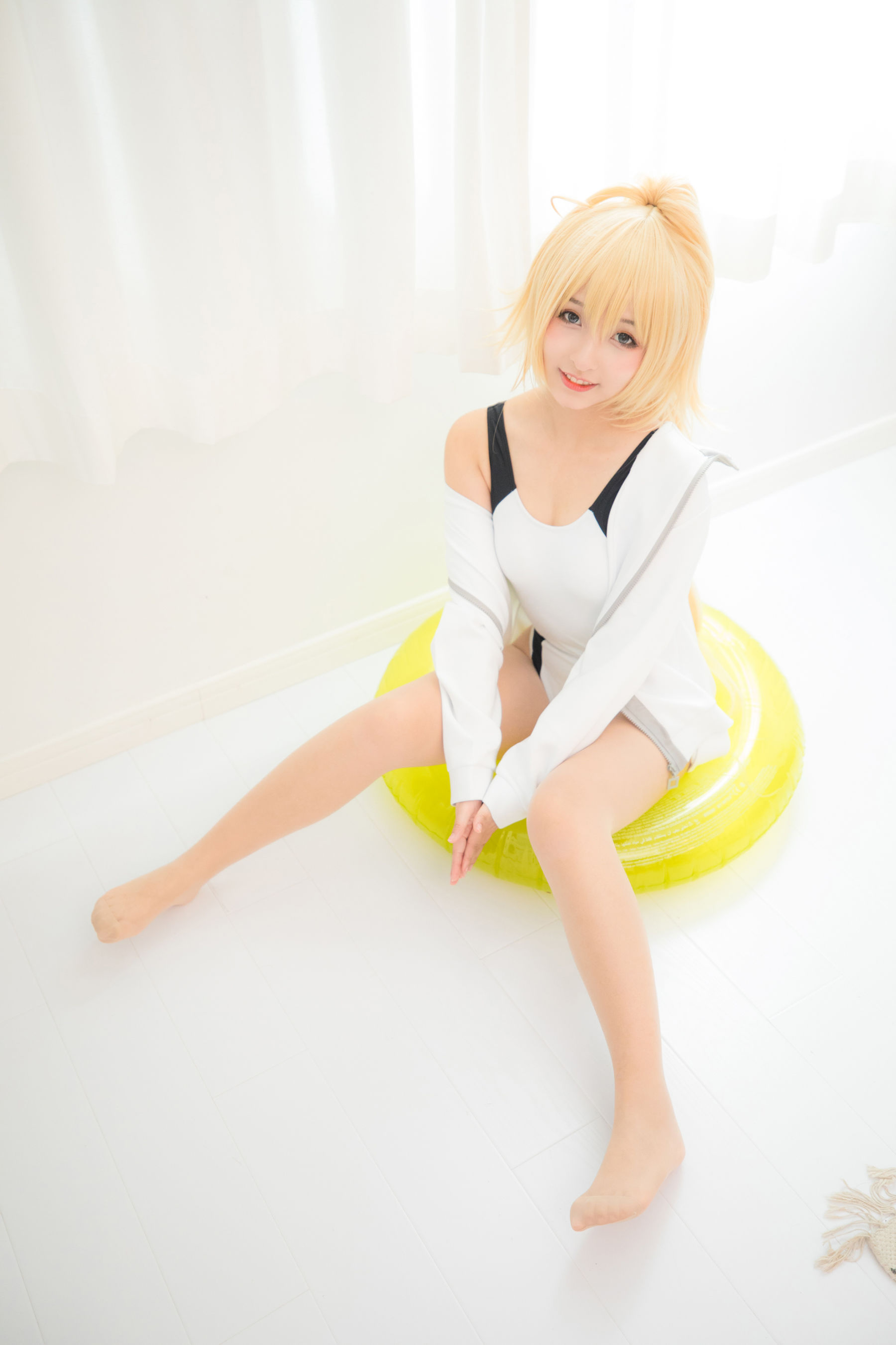 [萝莉COS] 神楽坂真冬 贞德泳装