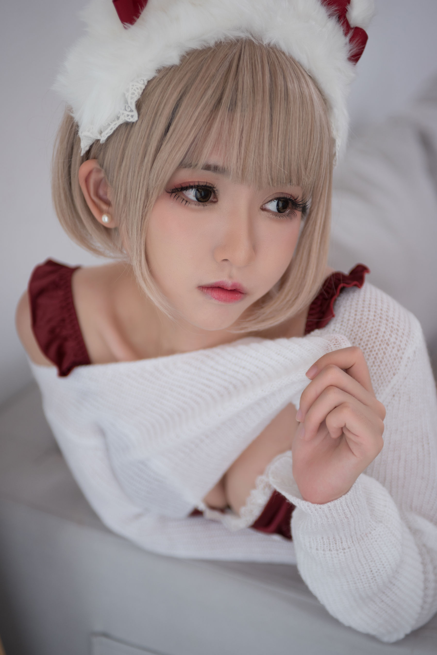 [萝莉COS] 鳗鱼霏儿 - 兽耳 圣诞白网袜