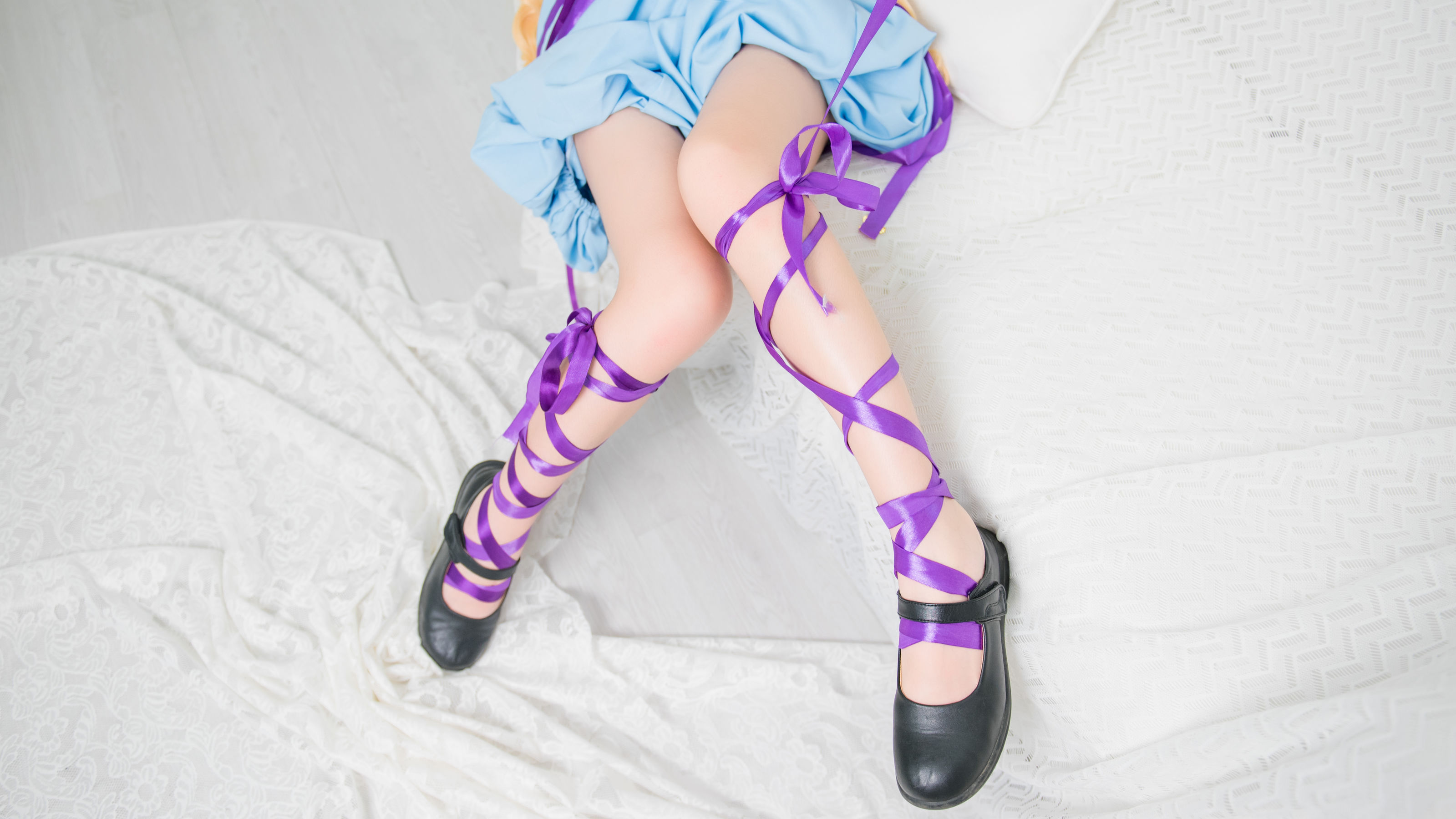 [萝莉COS] 鳗鱼霏儿 - 性感吊带睡裙