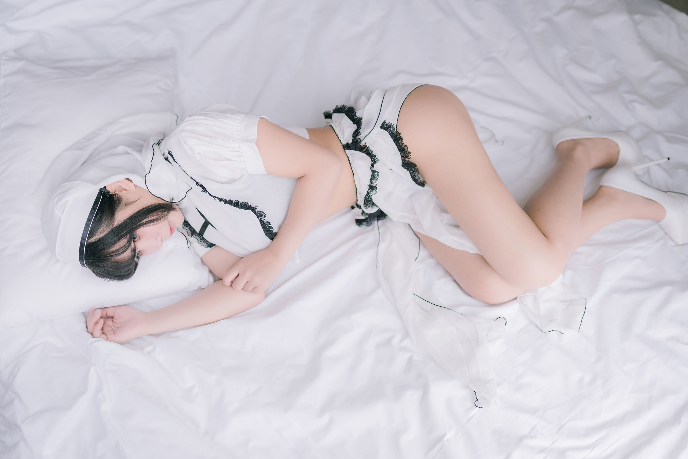 [萝莉COS] 二次元妹子抱走莫子aa - 纯白修女