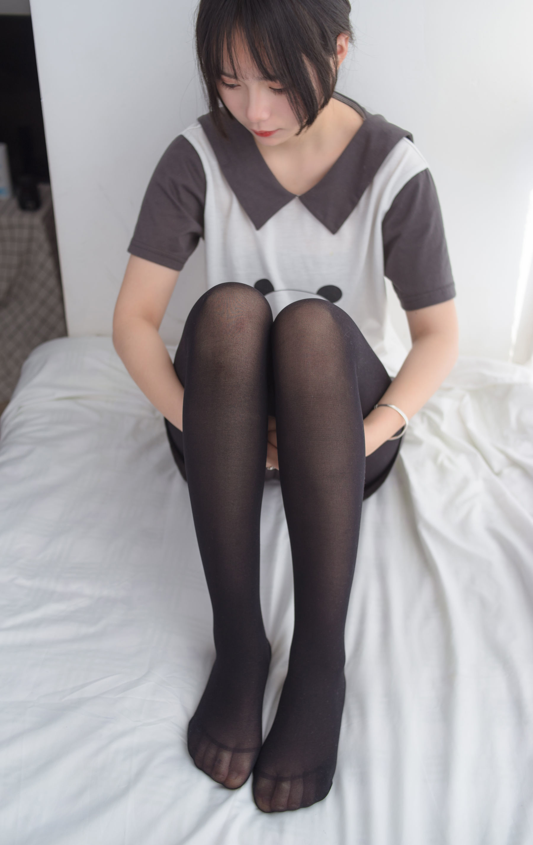 [轻兰映画] VOL.012  可爱短发少女的黑丝