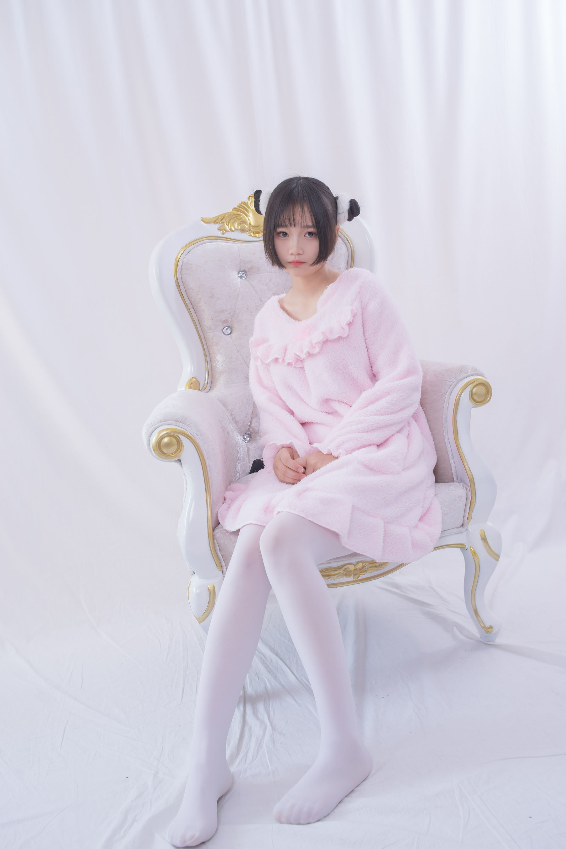 [轻兰映画] VOL.017  粉红毛茸茸睡衣白丝少女