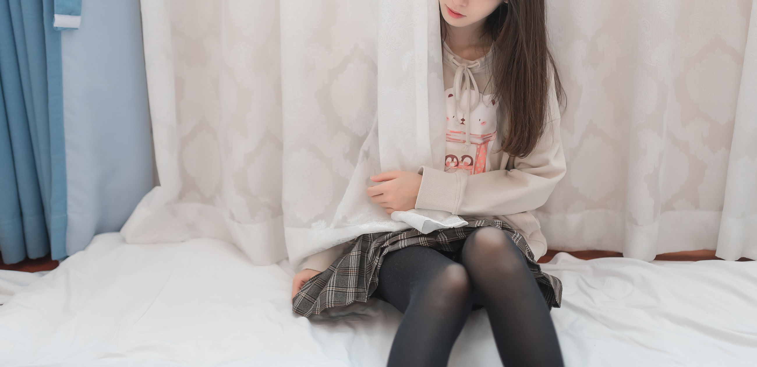 动漫博主九曲Jean 窗帘后的朦胧