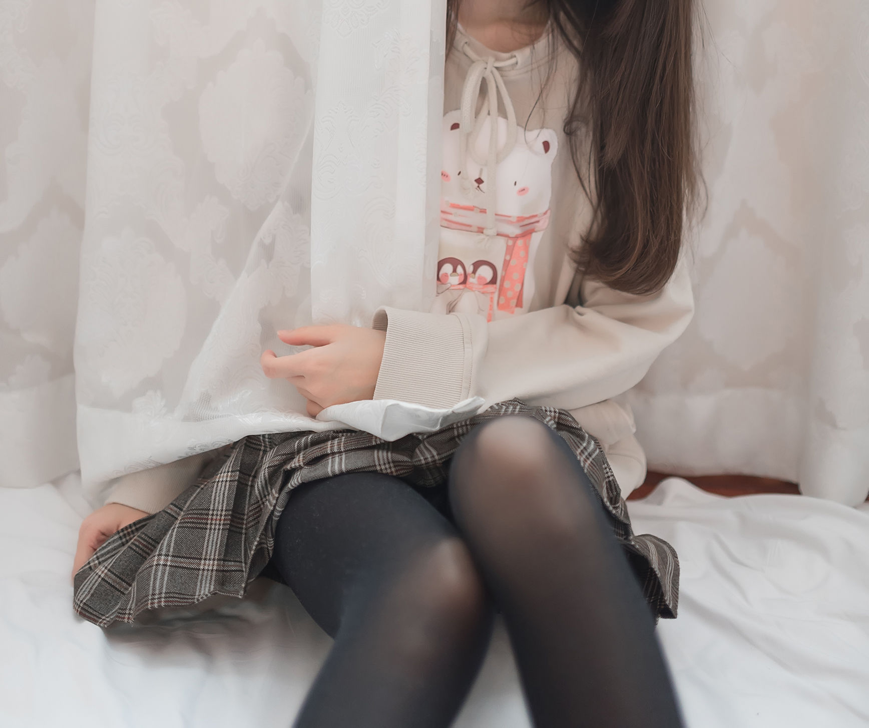 动漫博主九曲Jean 窗帘后的朦胧