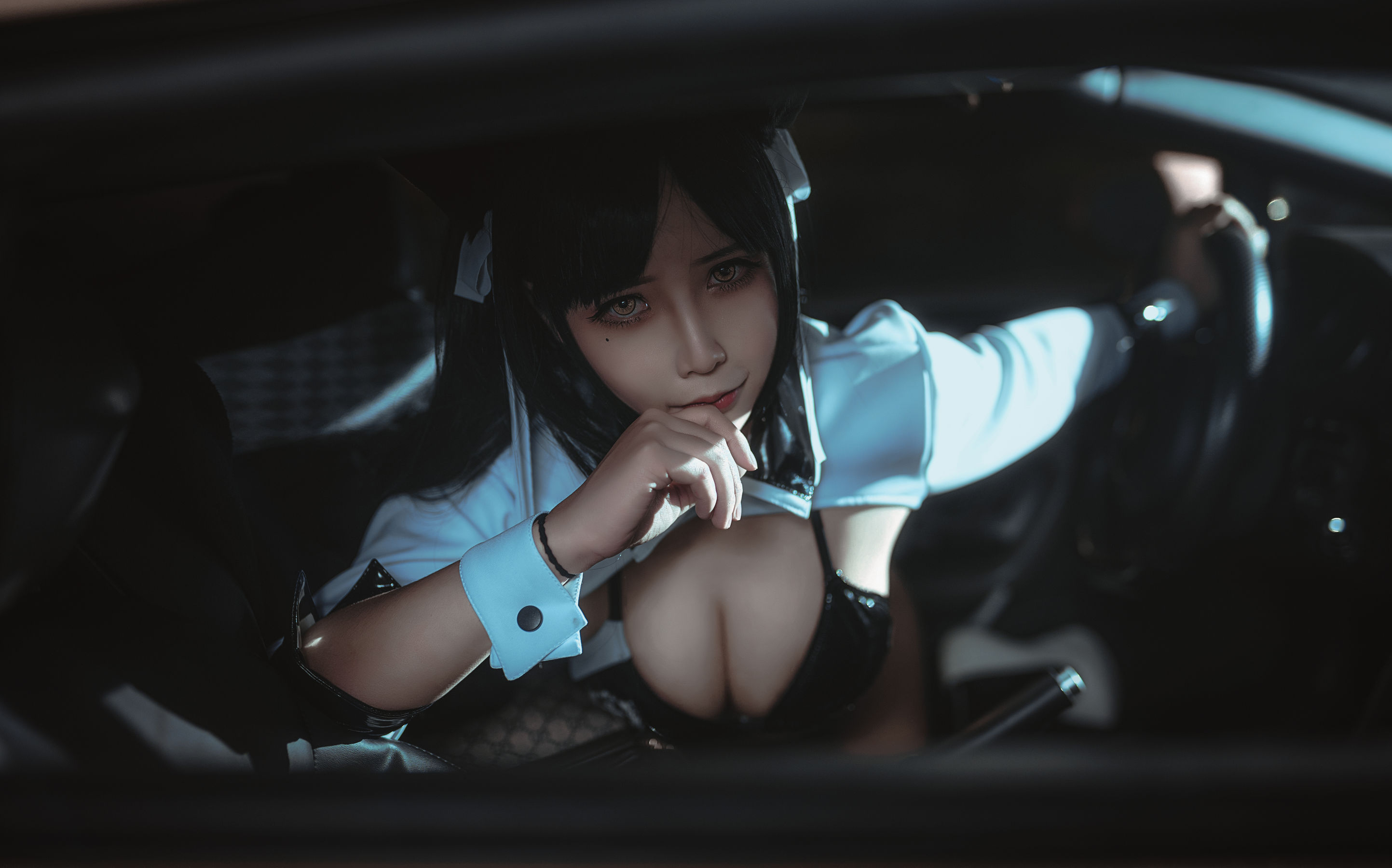 二次元妹子抱走莫子aa 赛车女郎