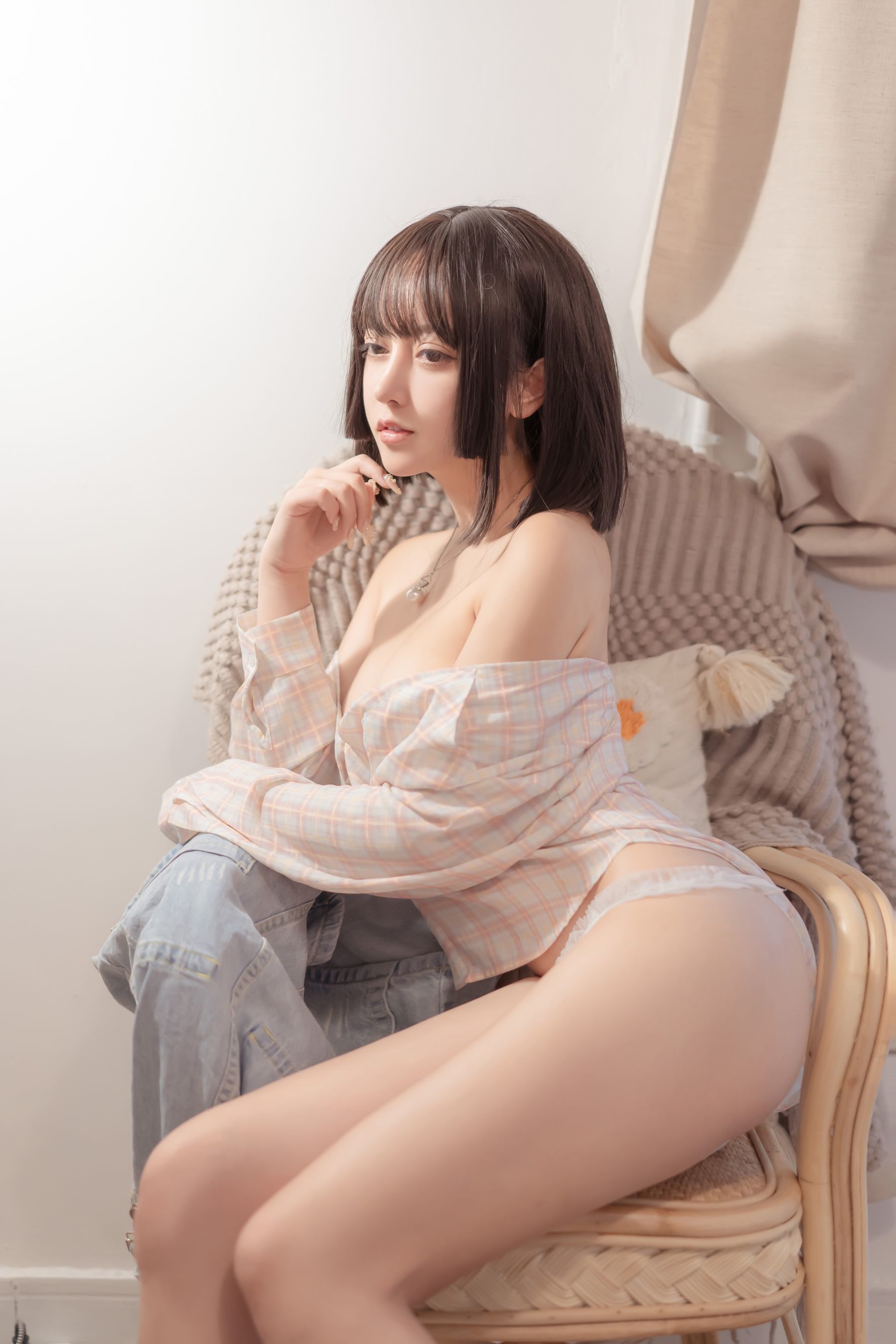 斗鱼米线线sama写真 背带裤