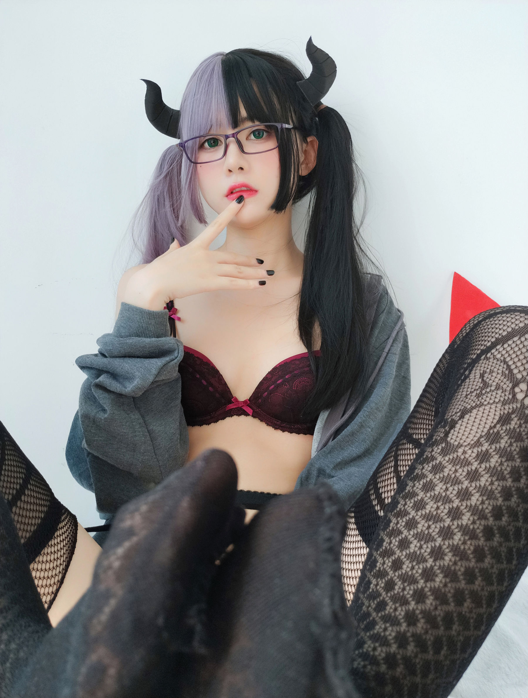 萌妹子眼酱大魔王w 黑色情趣网袜