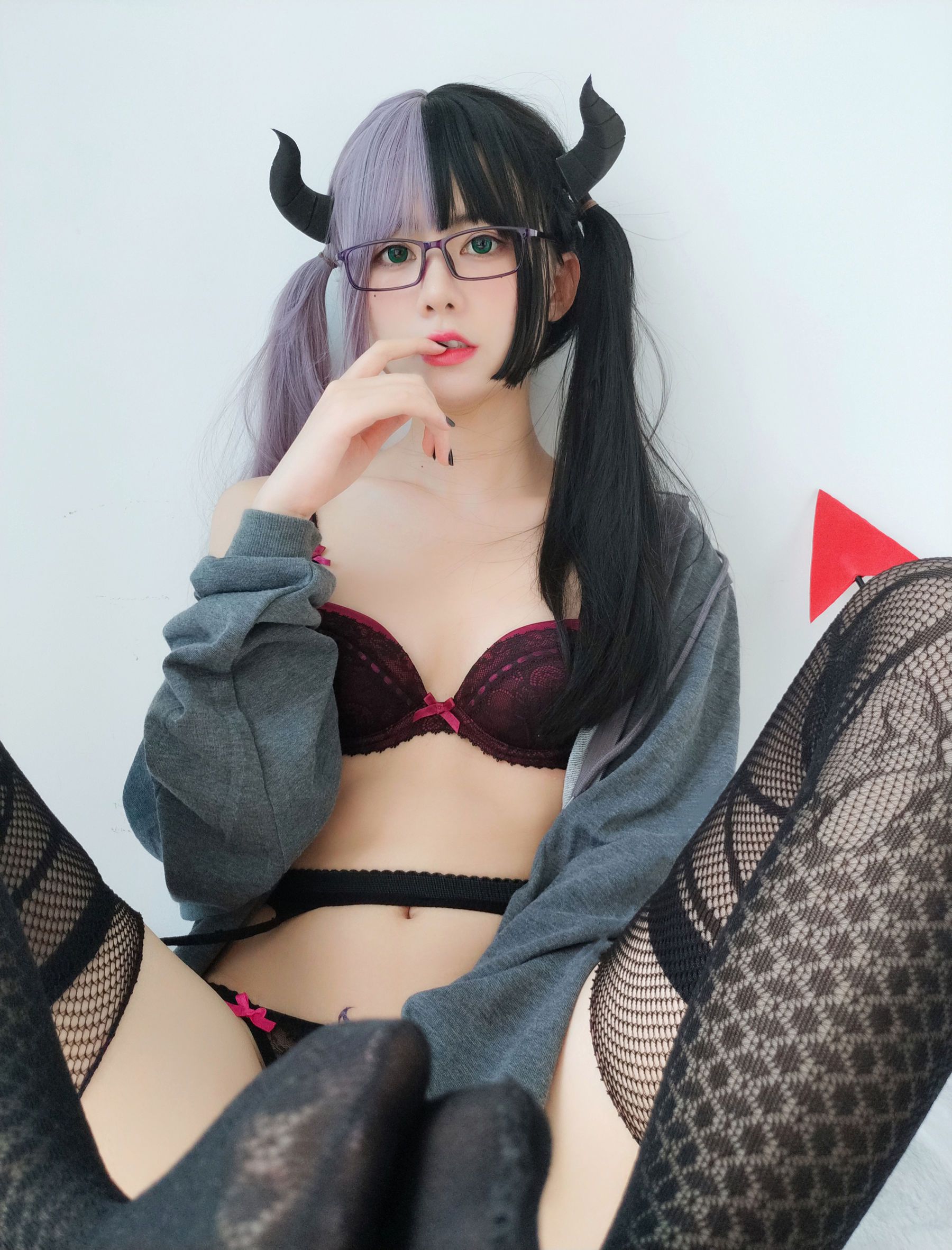 萌妹子眼酱大魔王w 黑色情趣网袜