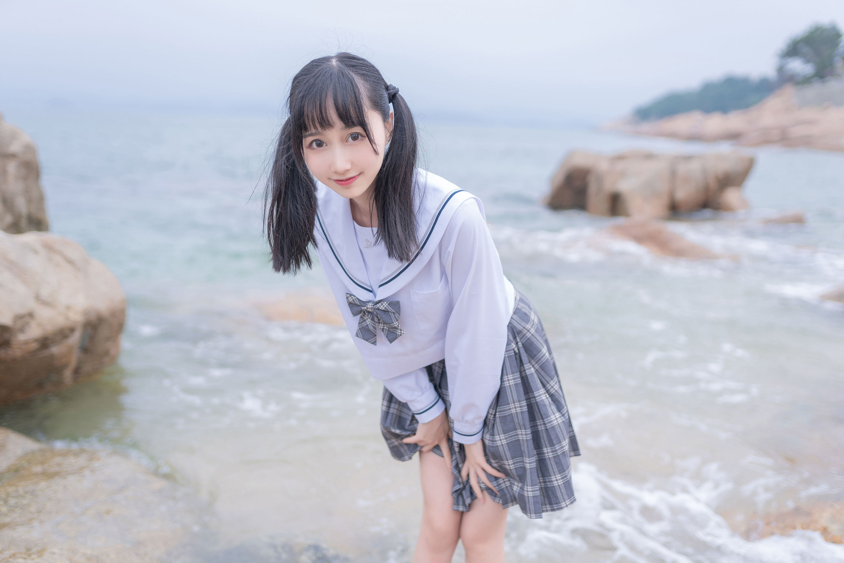 [COS福利] 萌系小姐姐木绵绵OwO - 海边JK