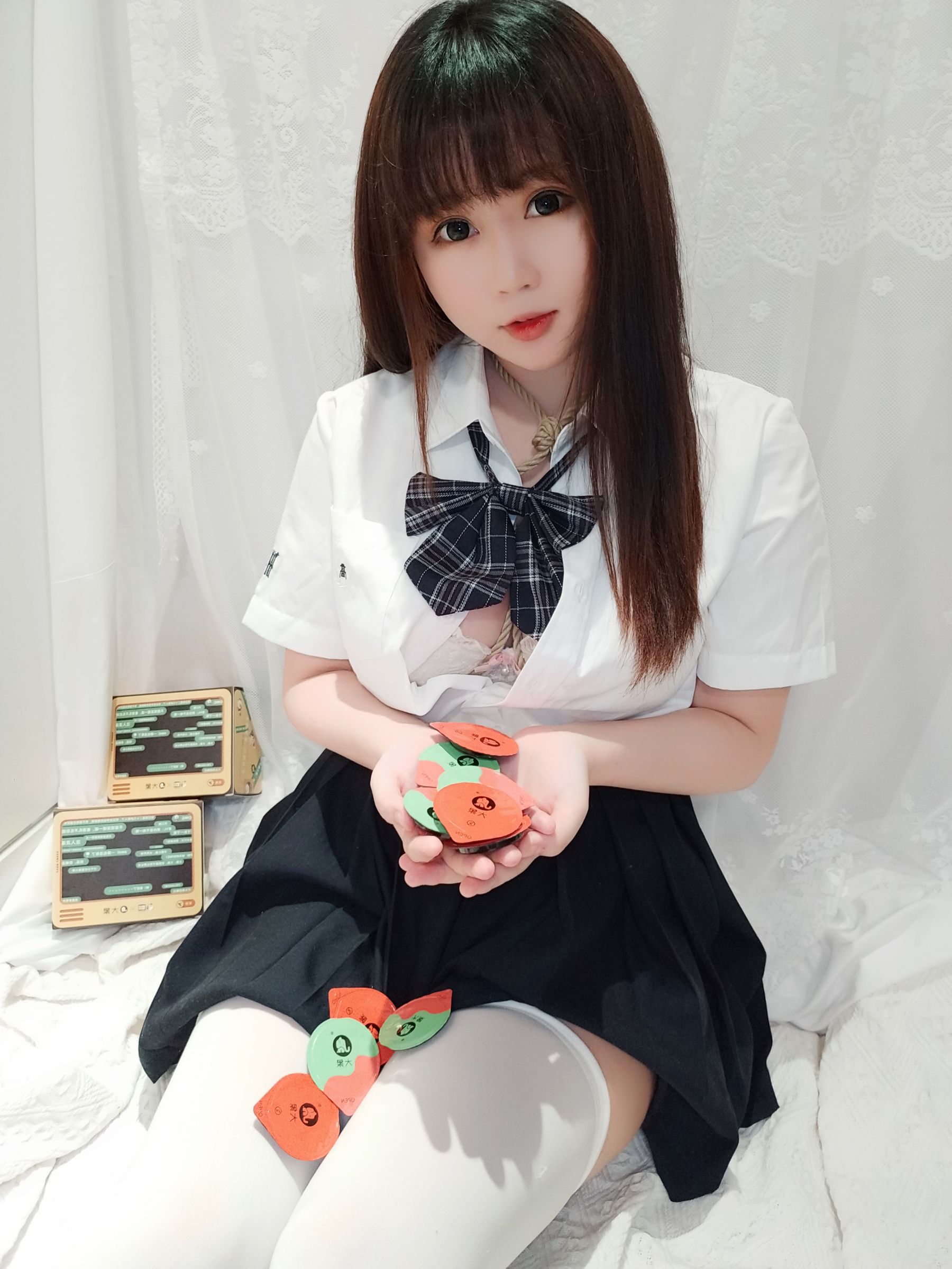 [Cosplay写真] 蜜桃少女是依酱呀 - JK捆绑