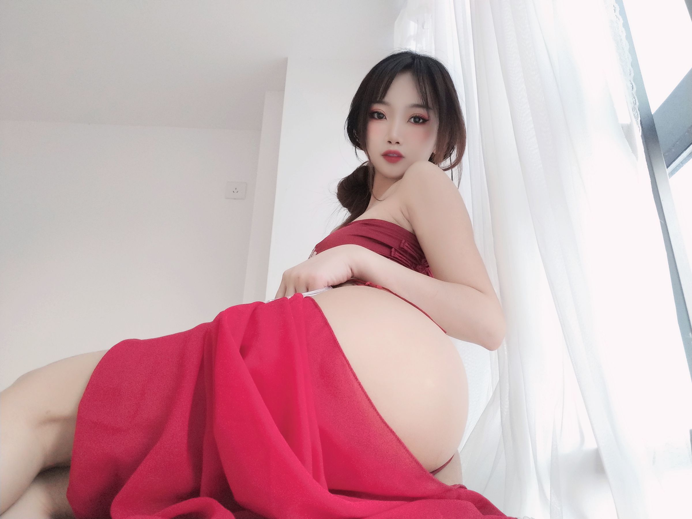 [网红COSER] 白嫩美少女鬼畜瑶 - 情趣红肚兜