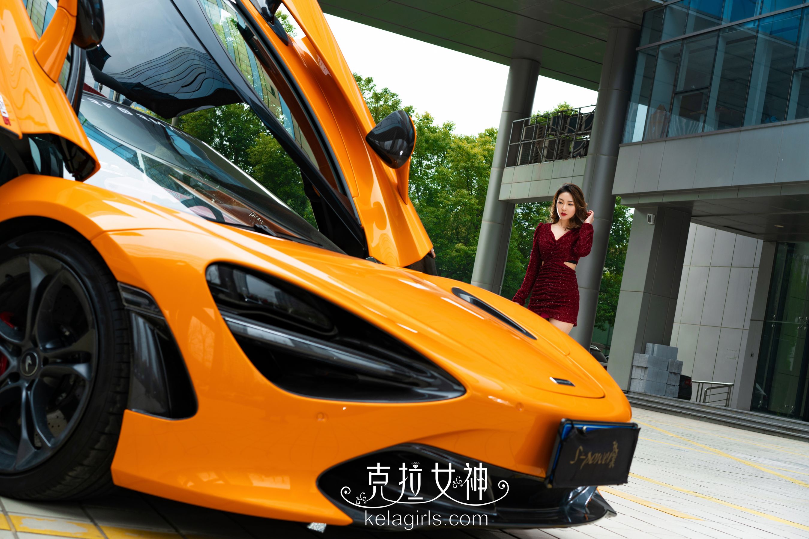 [克拉女神Kelagirls]  舒彤 香车美腿