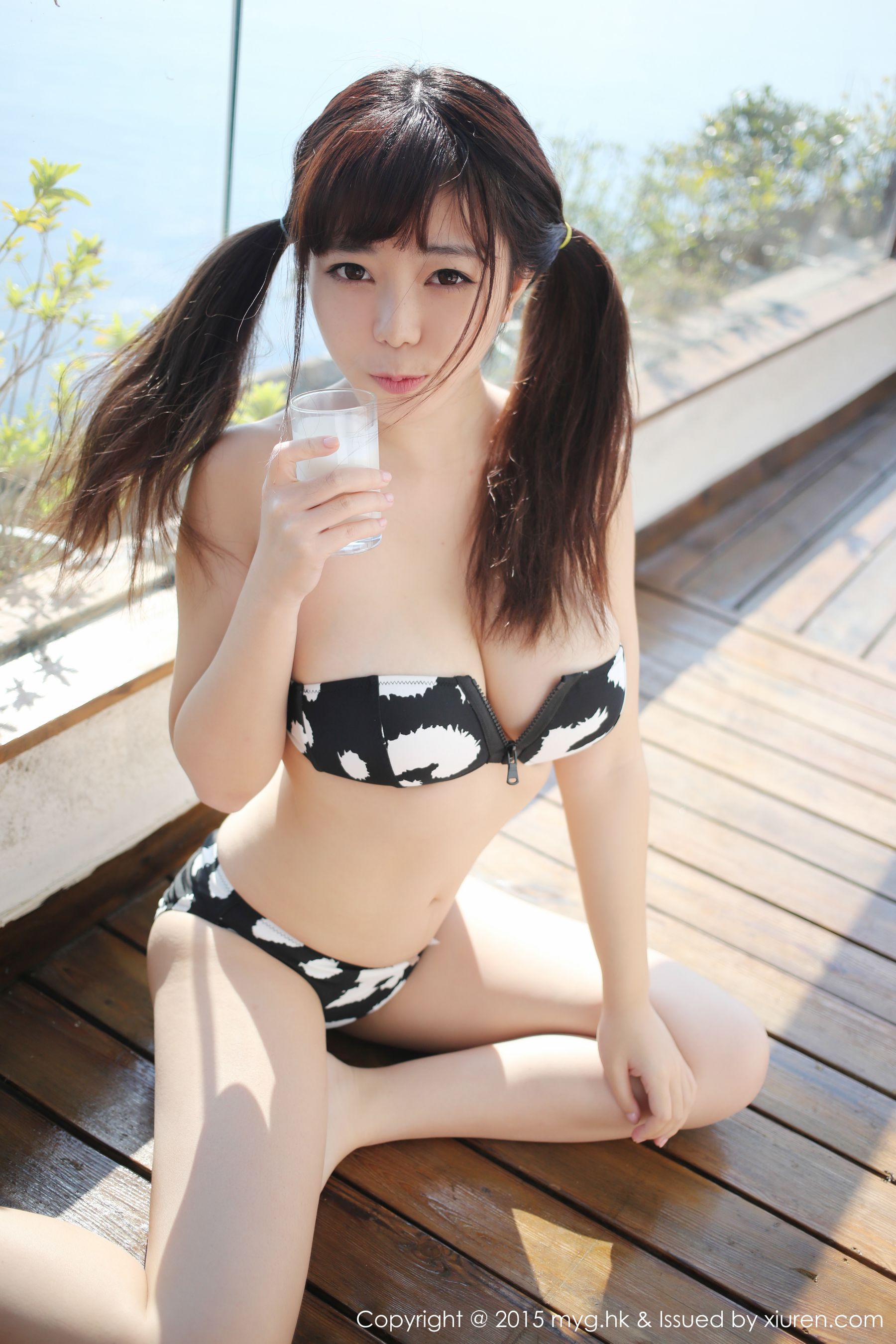 大奶飞@刘飞儿Faye《户外牛奶篇+室内性感皮裤篇！》 [美媛馆MyGirl] Vol.109 