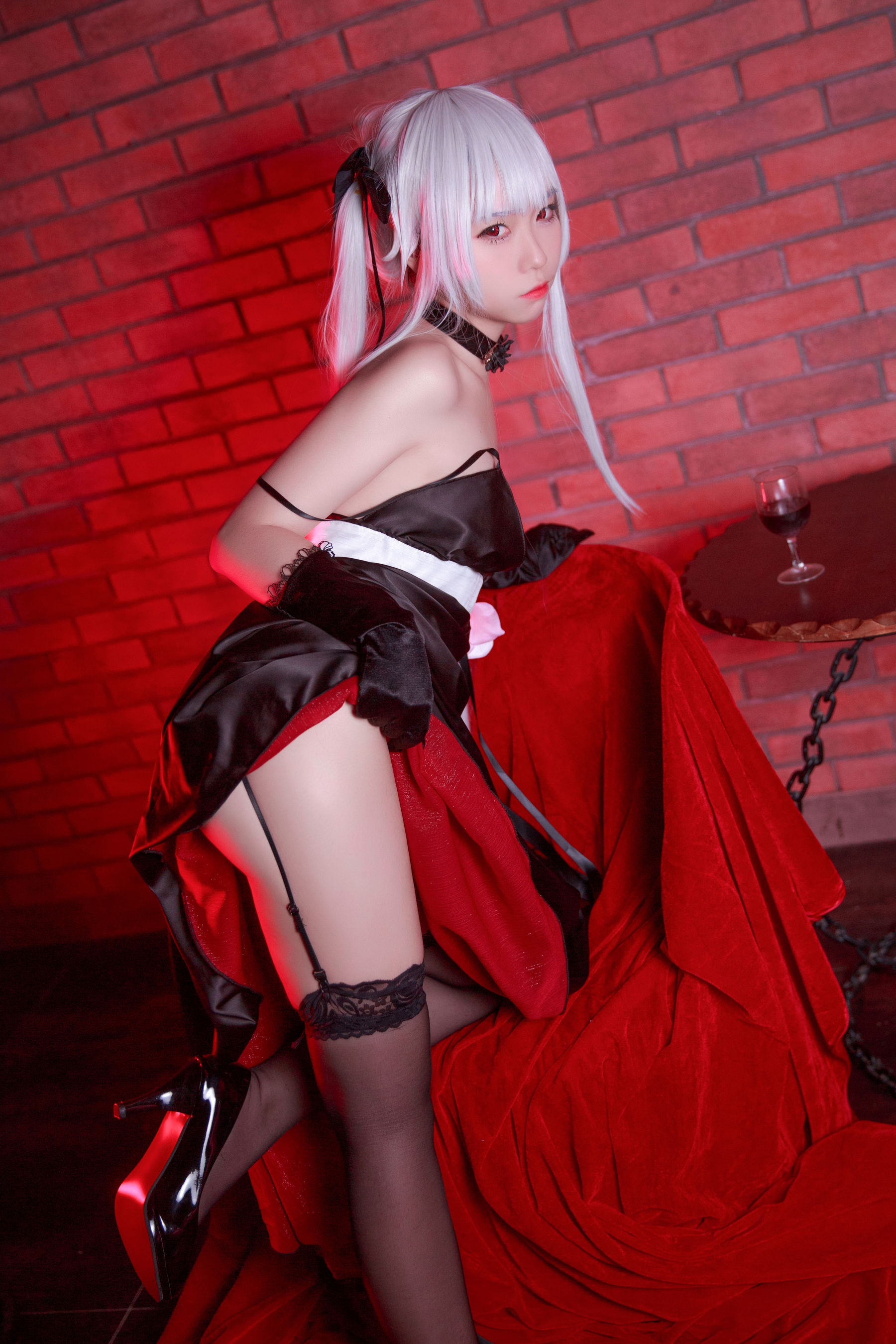 [网红COSER写真] 动漫博主G44不会受伤 - 雾枝黑裙礼服