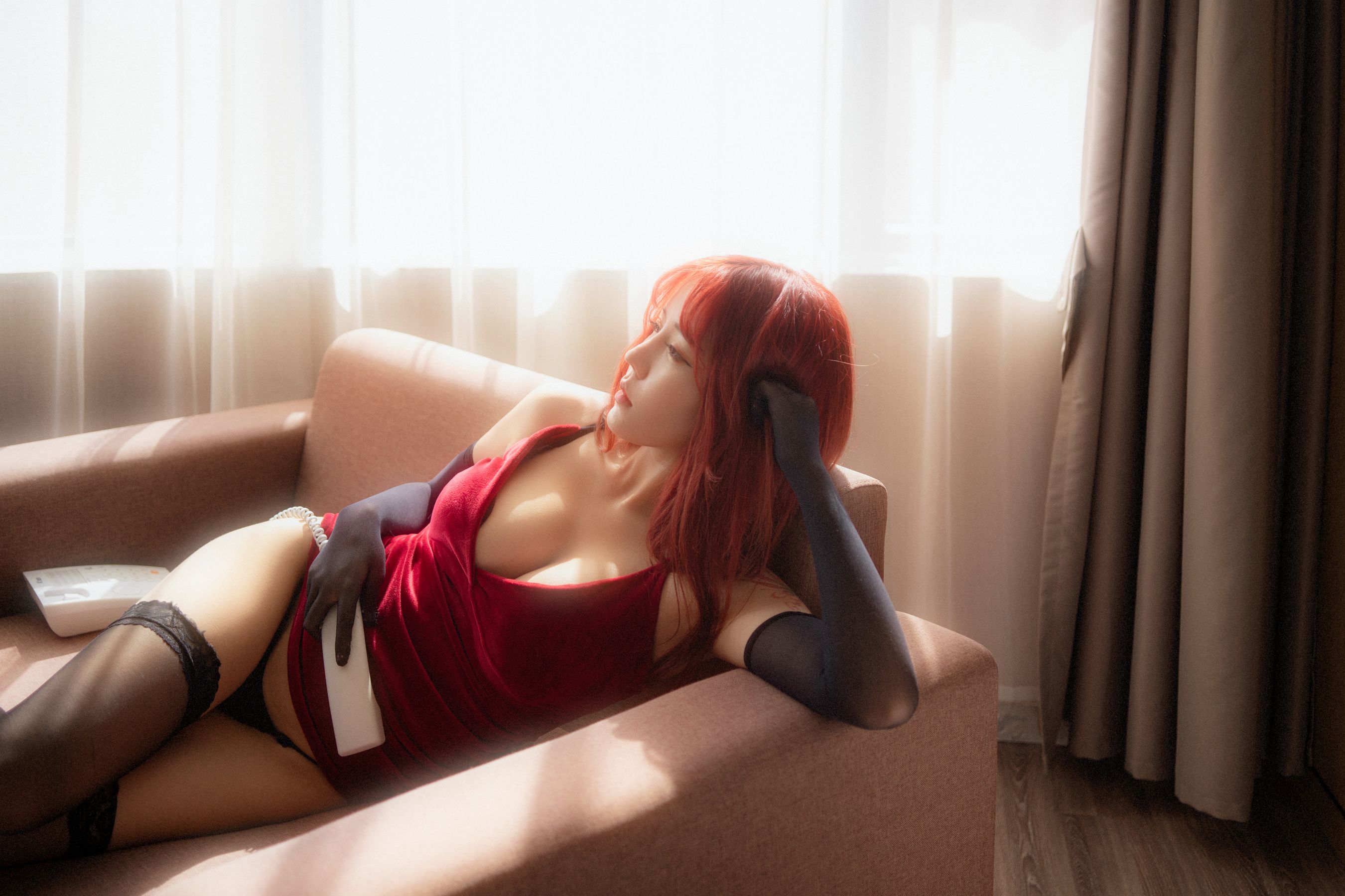 [网红COSER写真] 微博妹子 汐 - 红衣