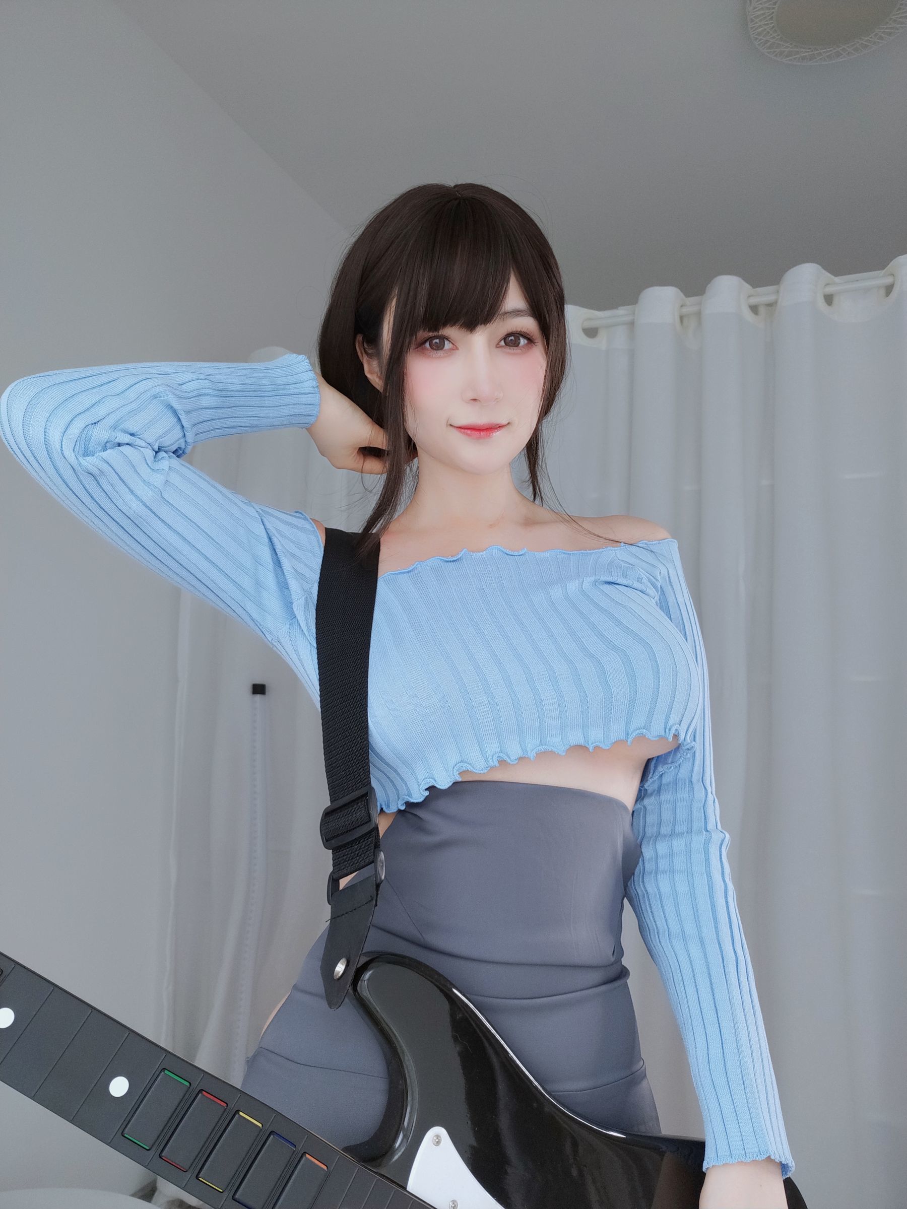 [网红COSER写真] Coser小姐姐白银 - 吉他妹妹