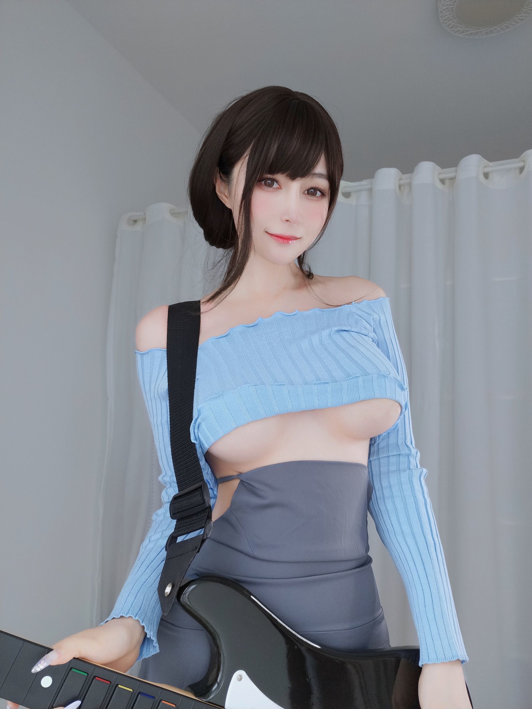 [网红COSER写真] Coser小姐姐白银 - 吉他妹妹