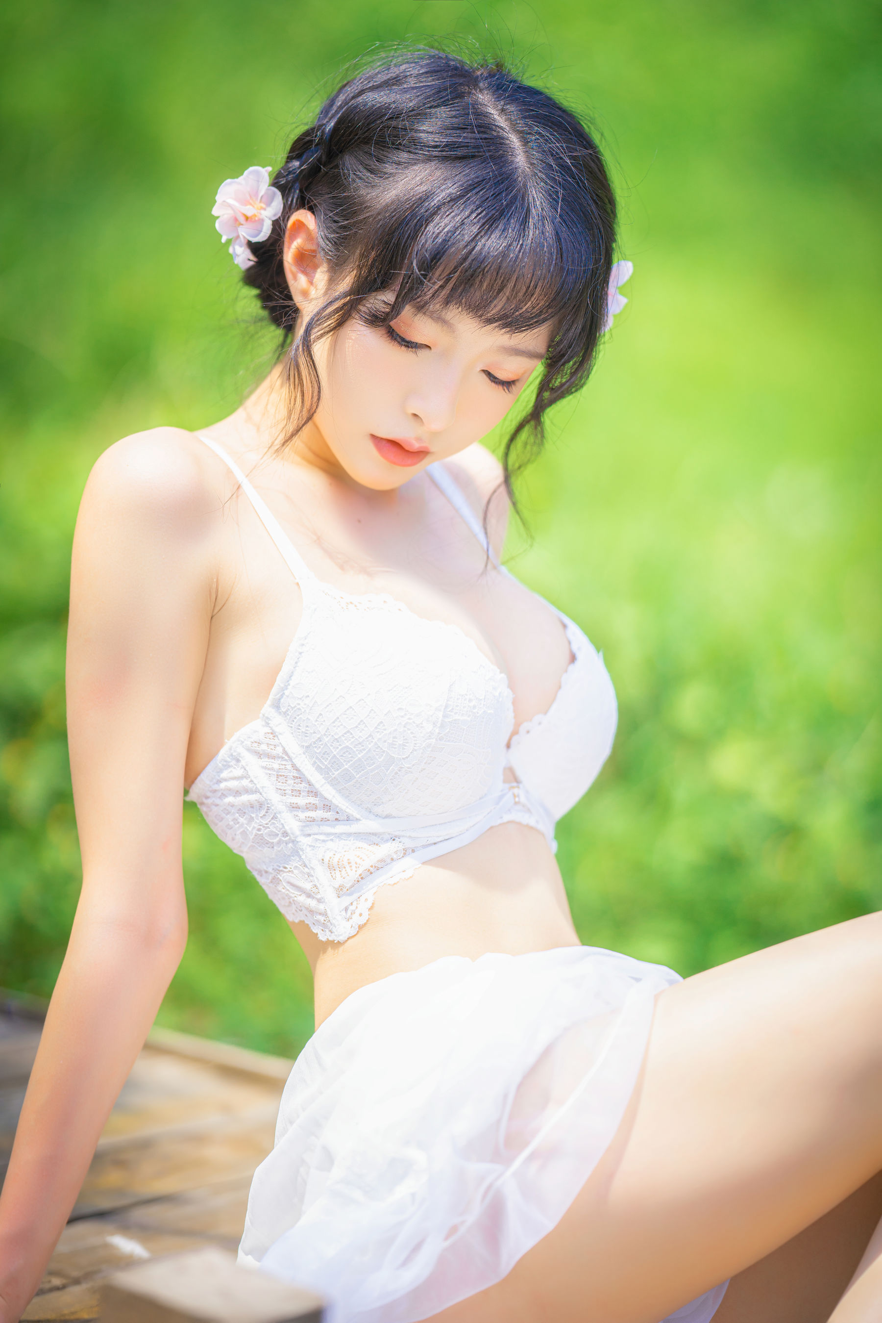 [福利COS] 尤物清水由乃 - 蕾丝花园