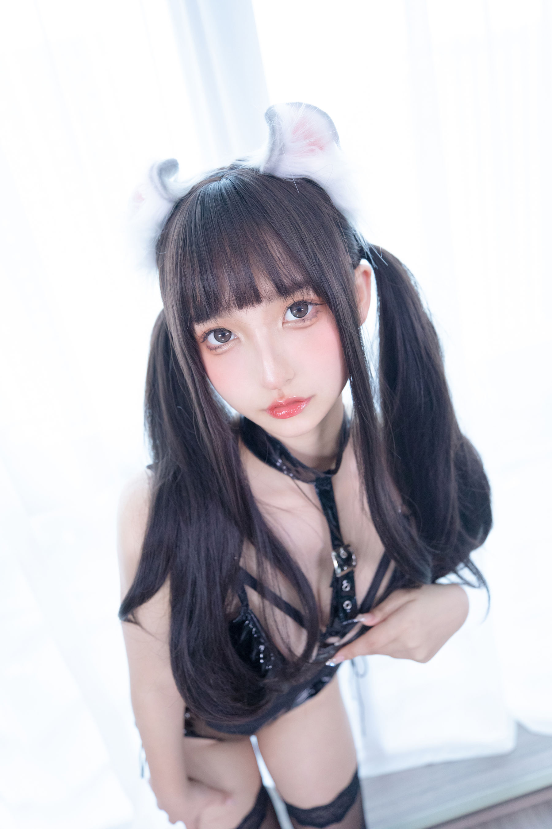 [福利COS] 萝莉神楽板真冬 黑丝与黑胶