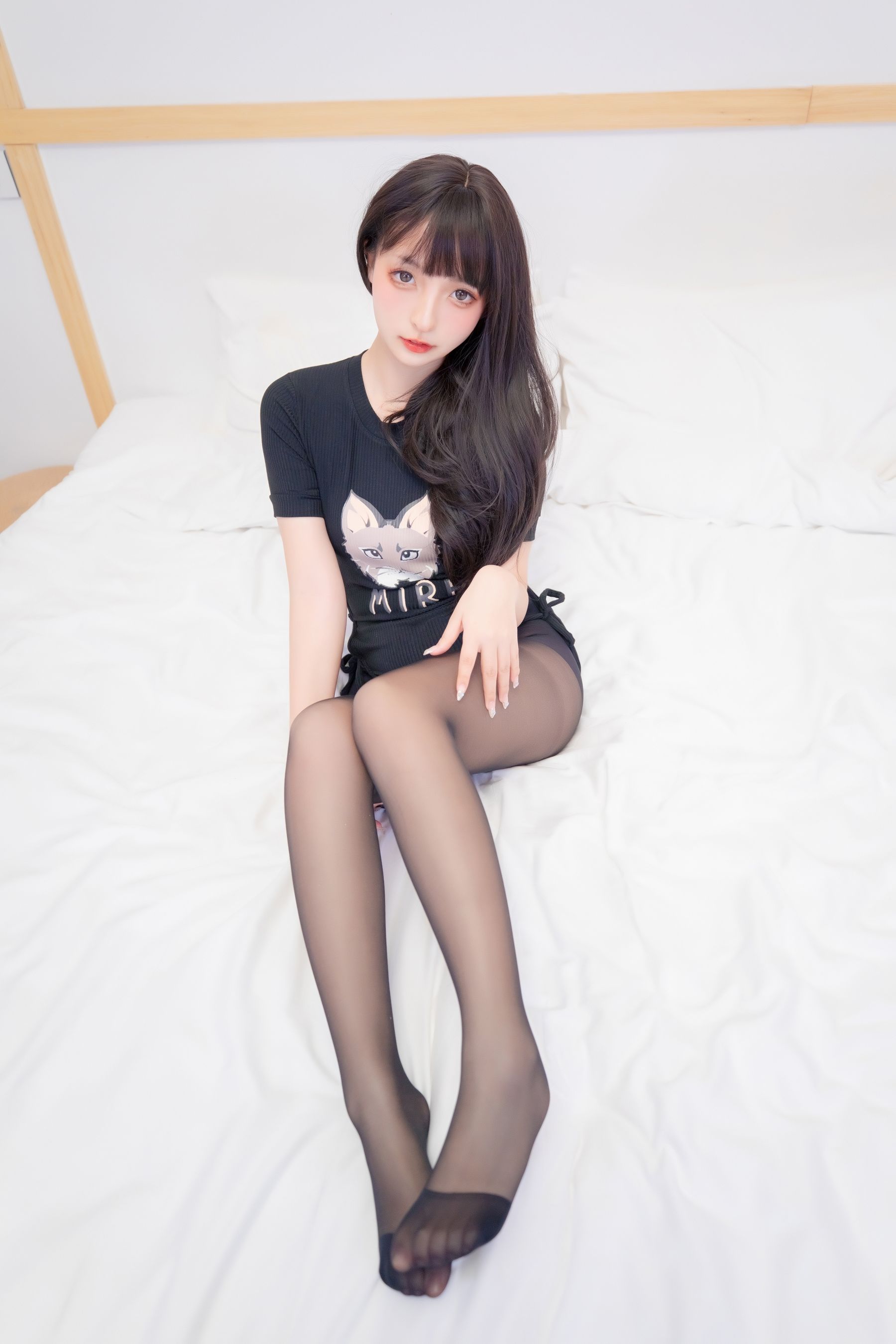 [网红COS] 萝莉神楽板真冬 黑太狼