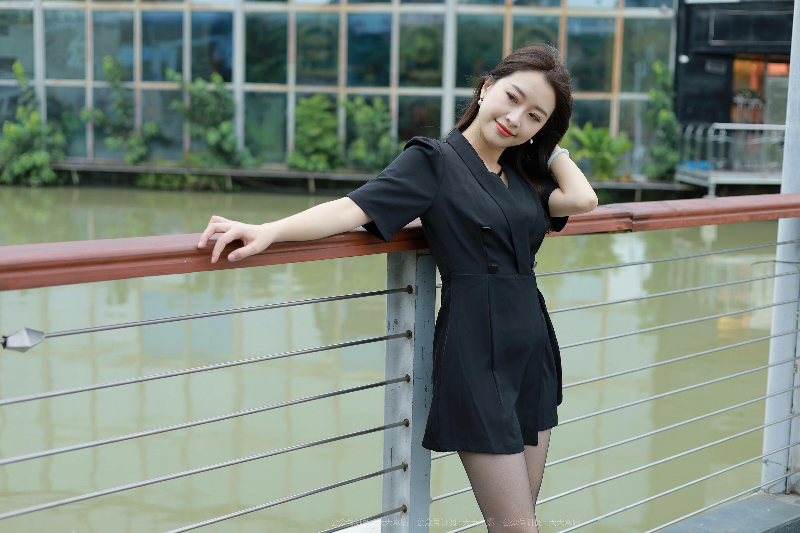 [IESS异思趣向]  模特：小婕《桥上的美女》