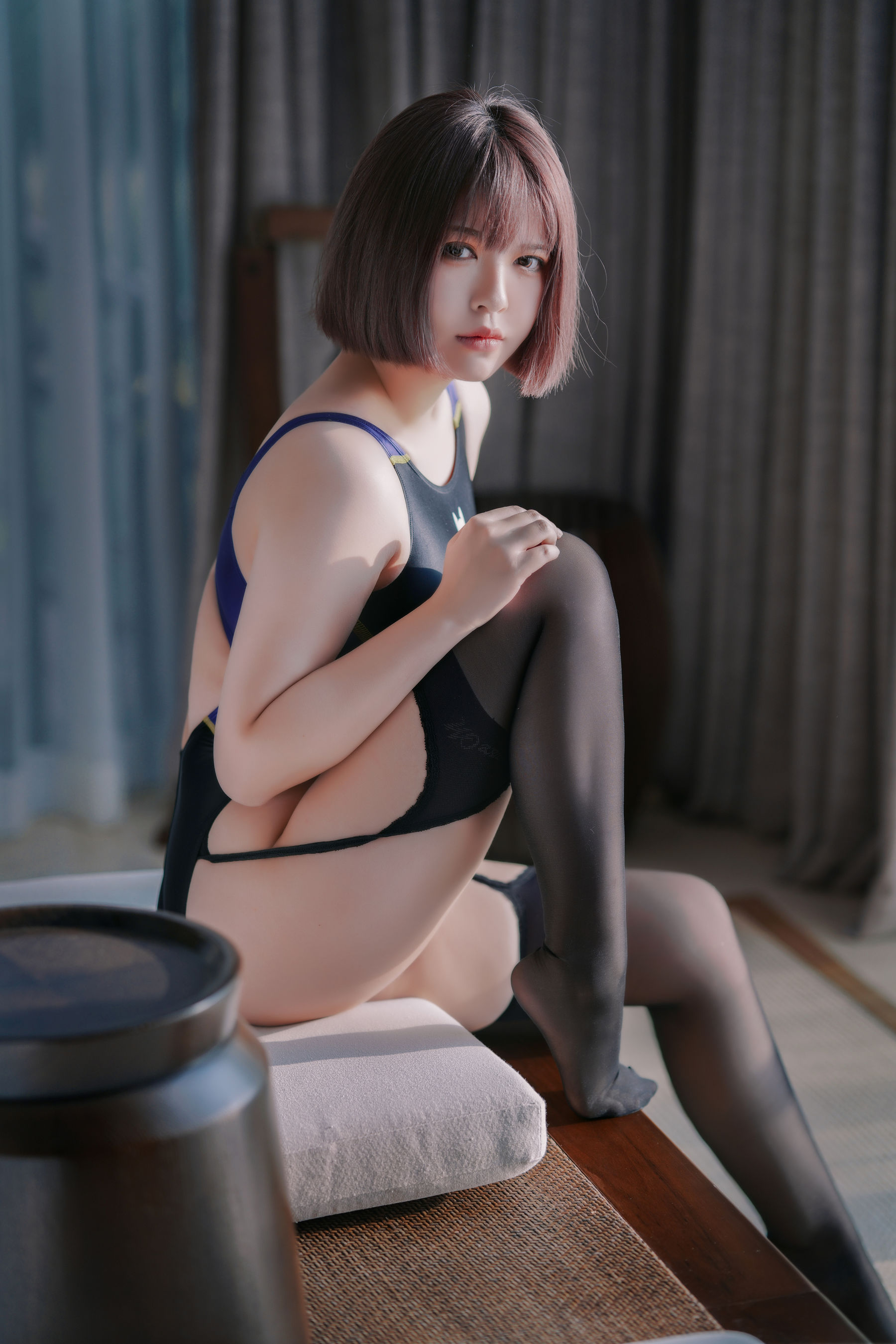  [福利COS] 半半子 - 競泳水着を着た彼女