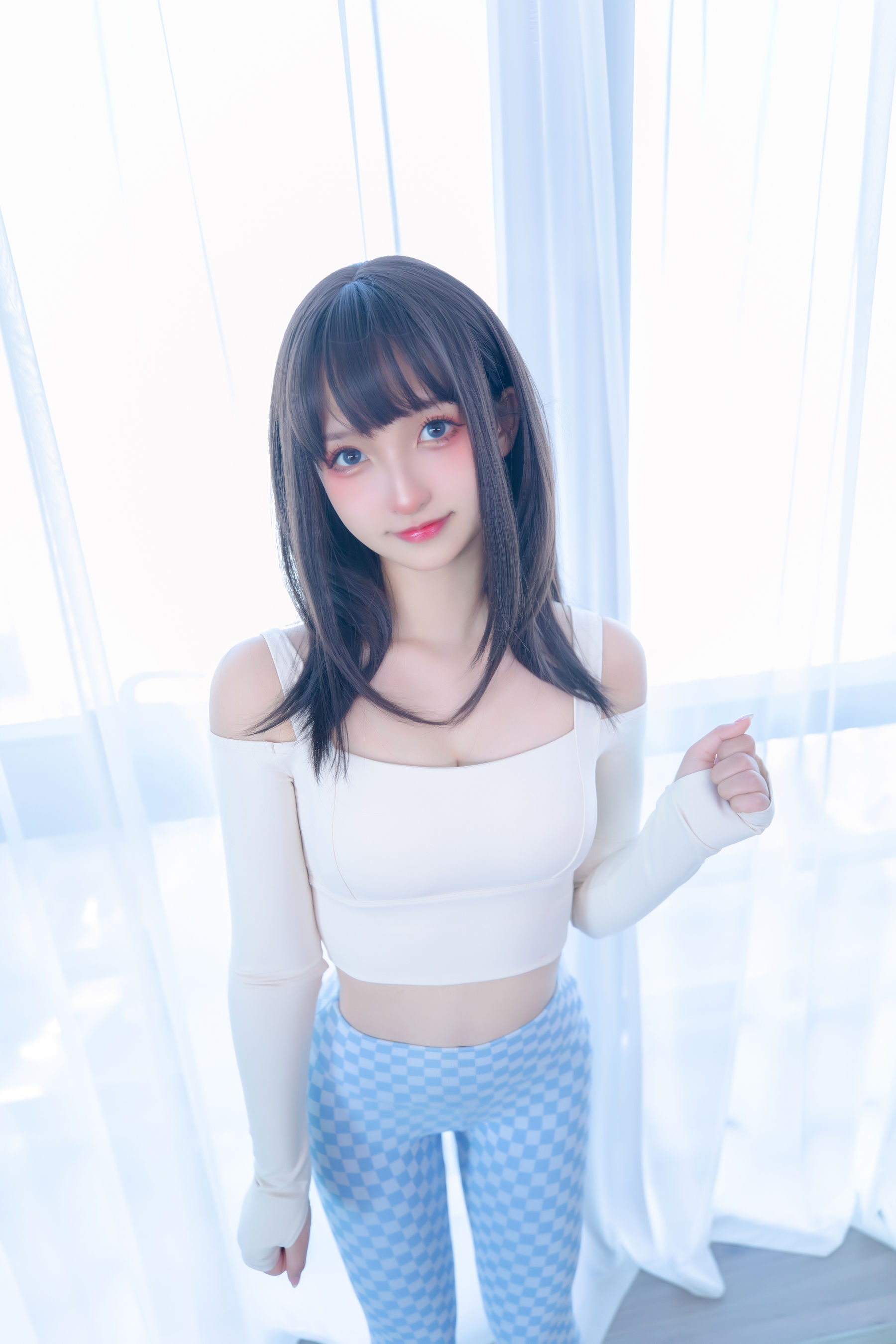 [福利COS] 萝莉神楽板真冬 - 蓝白格