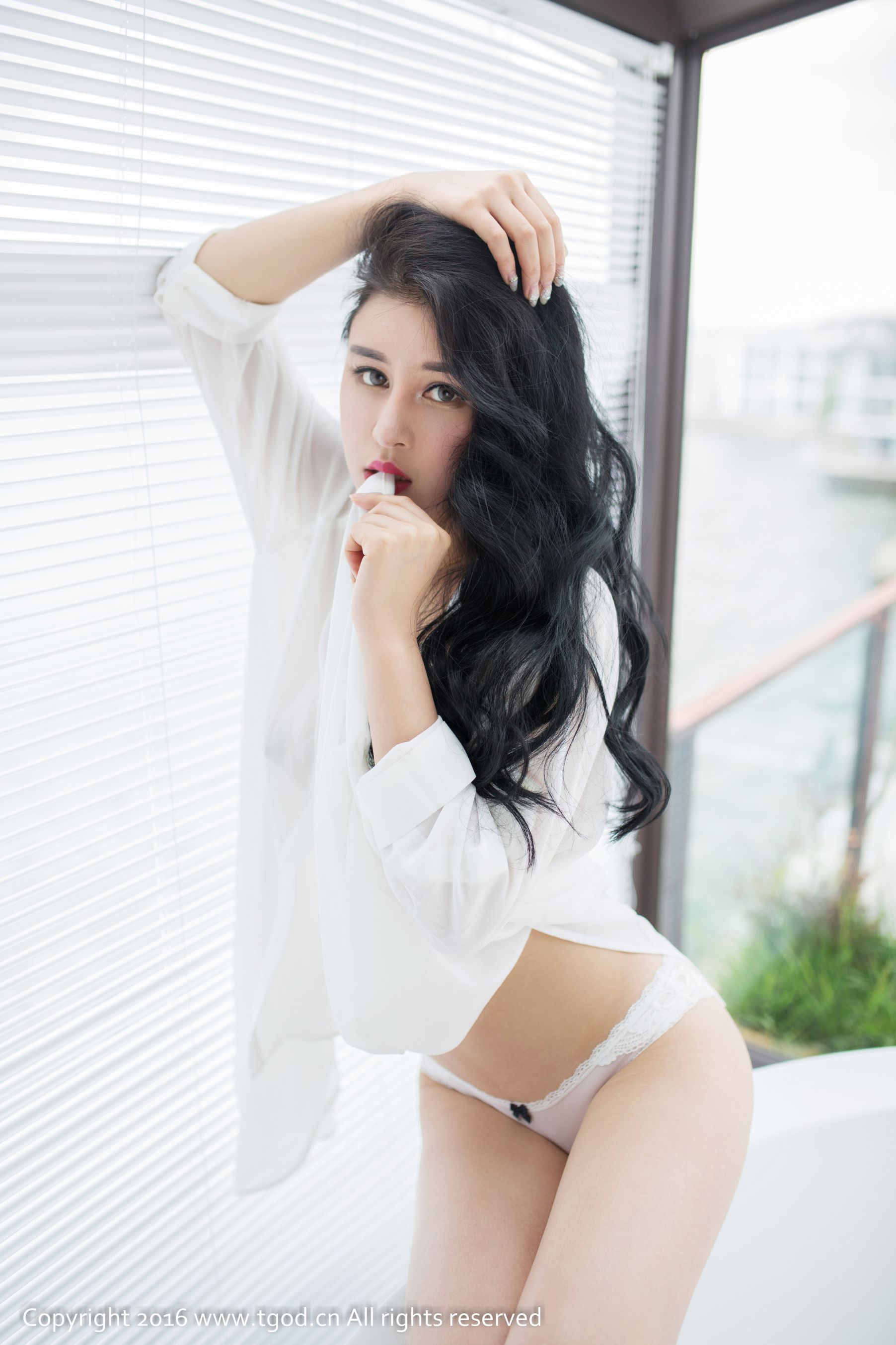 叶佳颐《大理旅拍》真空白衬衫+睡衣诱惑 [推女神/尤蜜荟] 