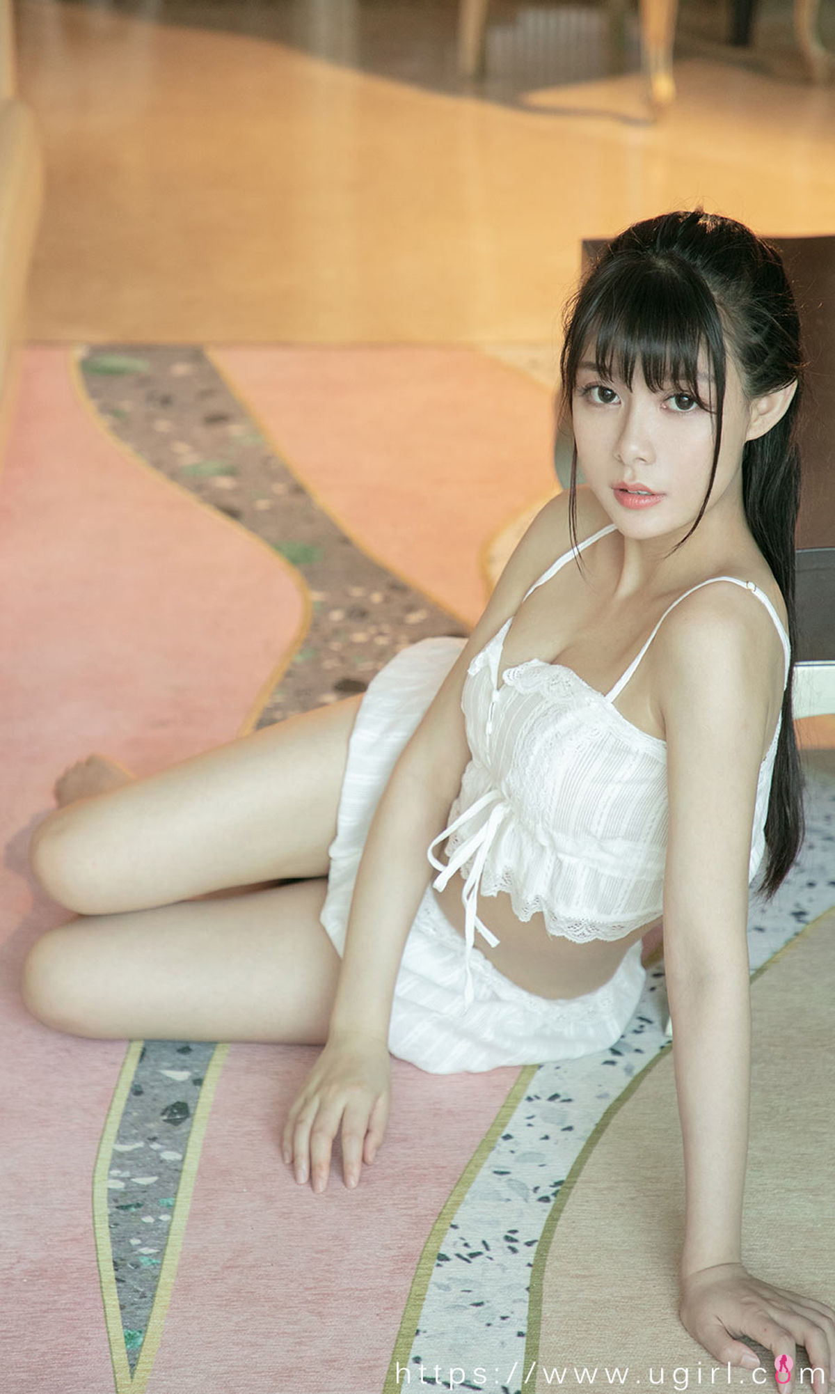 [爱尤物Ugirls] No.2282 Sarah 少女的意思