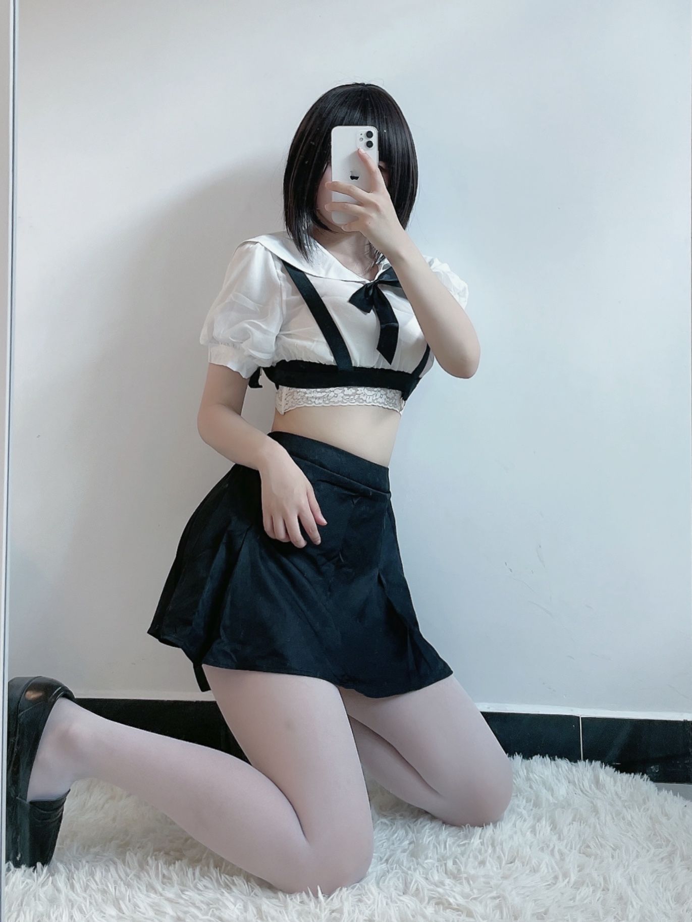 [福利COS] 动漫博主田璐璐 - 白丝短裙