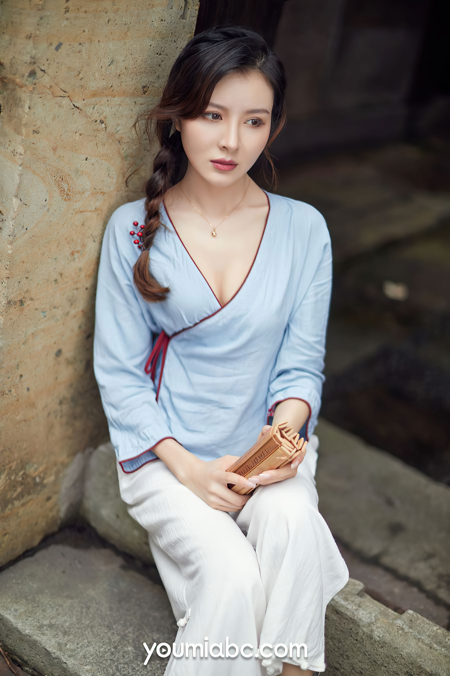 [尤蜜YouMiabc]  黄金宝儿 闺房小娘